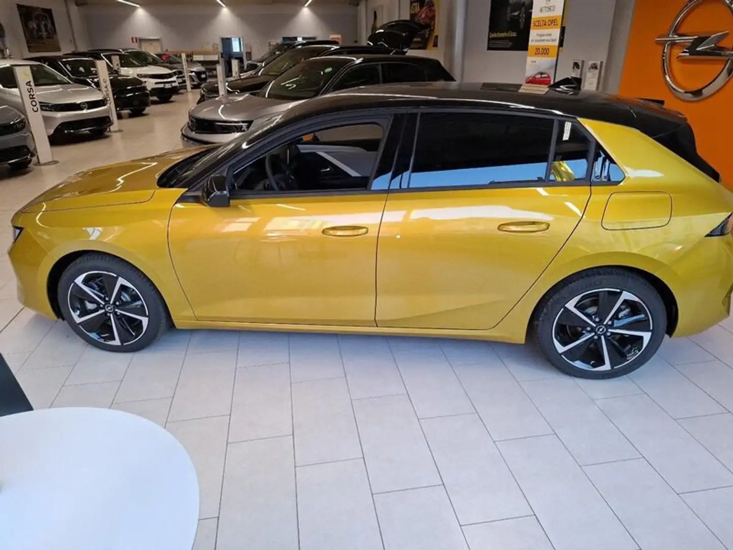 Opel Astra Nuova 5P Elegance 1.6 Hybrid 180cv AT8 S&S Giallo - 2