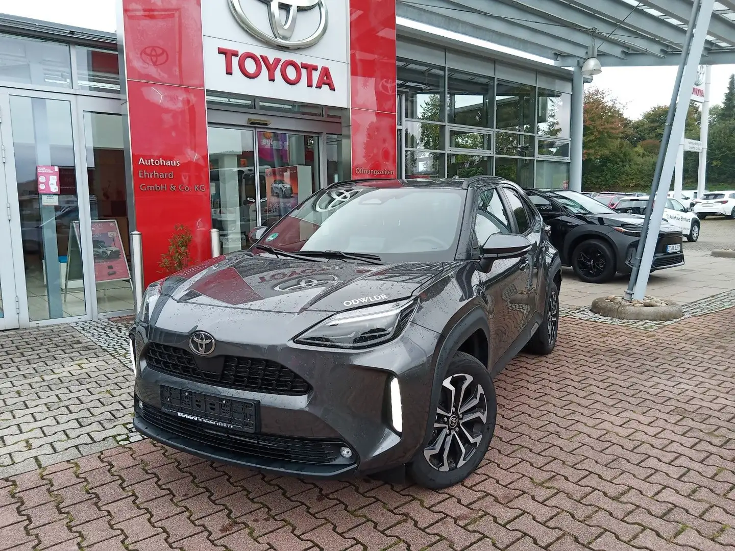 Toyota Yaris Cross Hybrid Team D *Sommer+Winterräder* Grau - 1