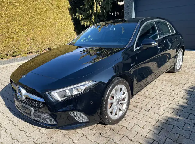 Mercedes-Benz A 250 A250 e KAMERA SPORTSITZE AHK LED SCHEINWERFER