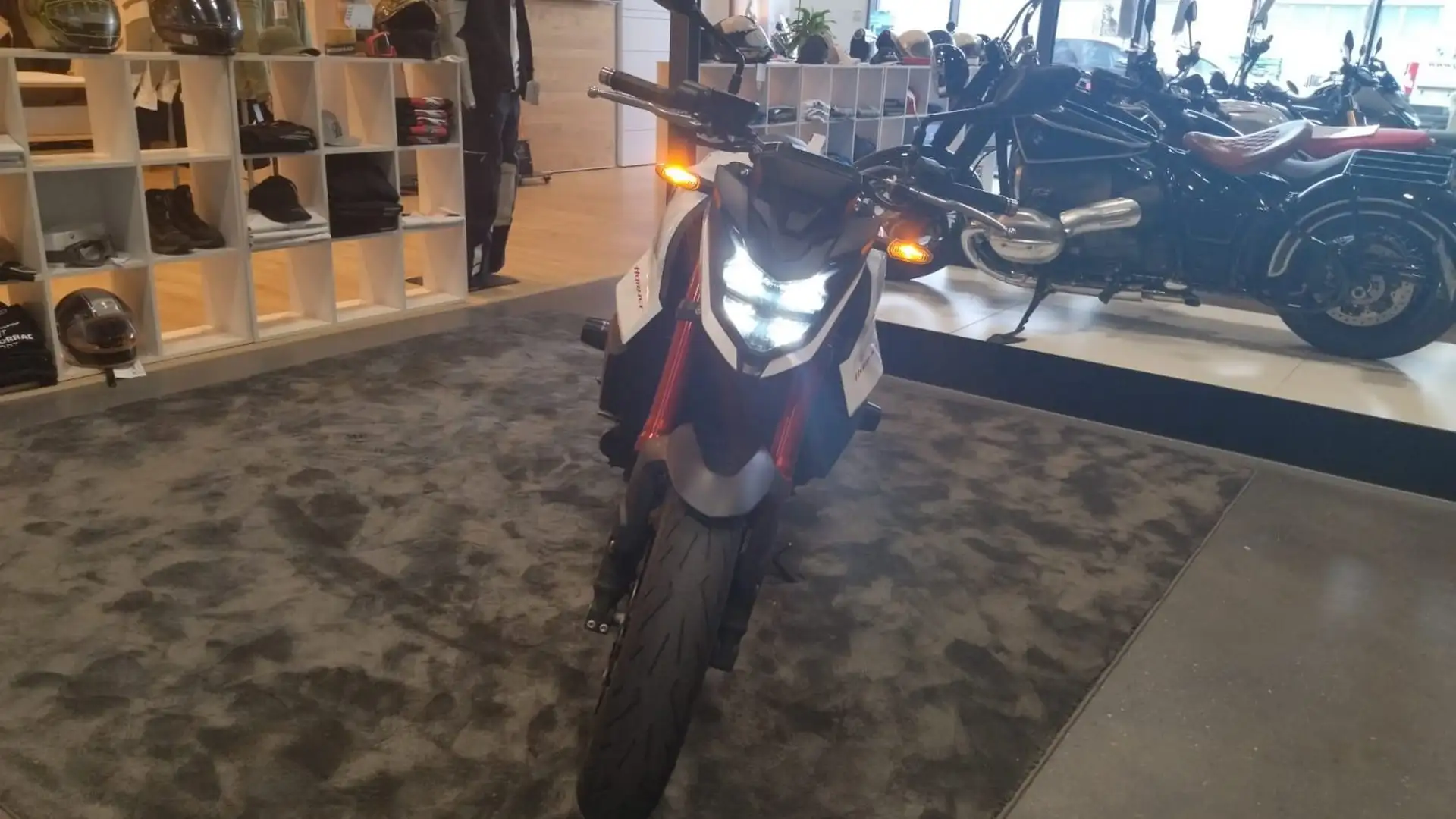 Honda Hornet 750 Abs my23 Rot - 2