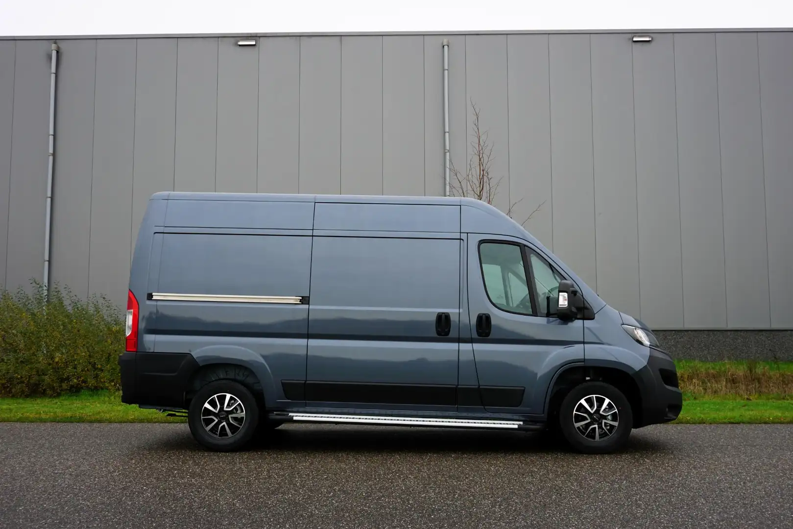 Fiat Ducato 35 2.2 MultiJet L2H2 140 pk |3500 KG |EURO6D |Nieu Gris - 2