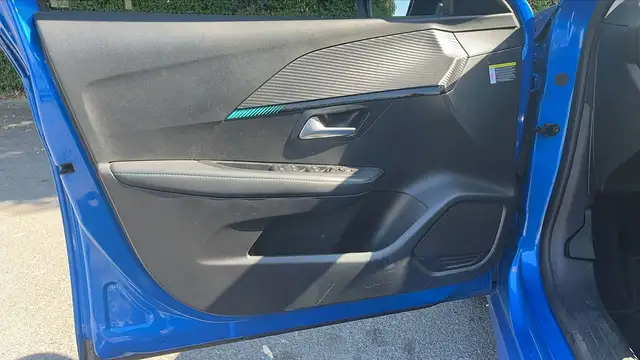 Peugeot 208 view 7