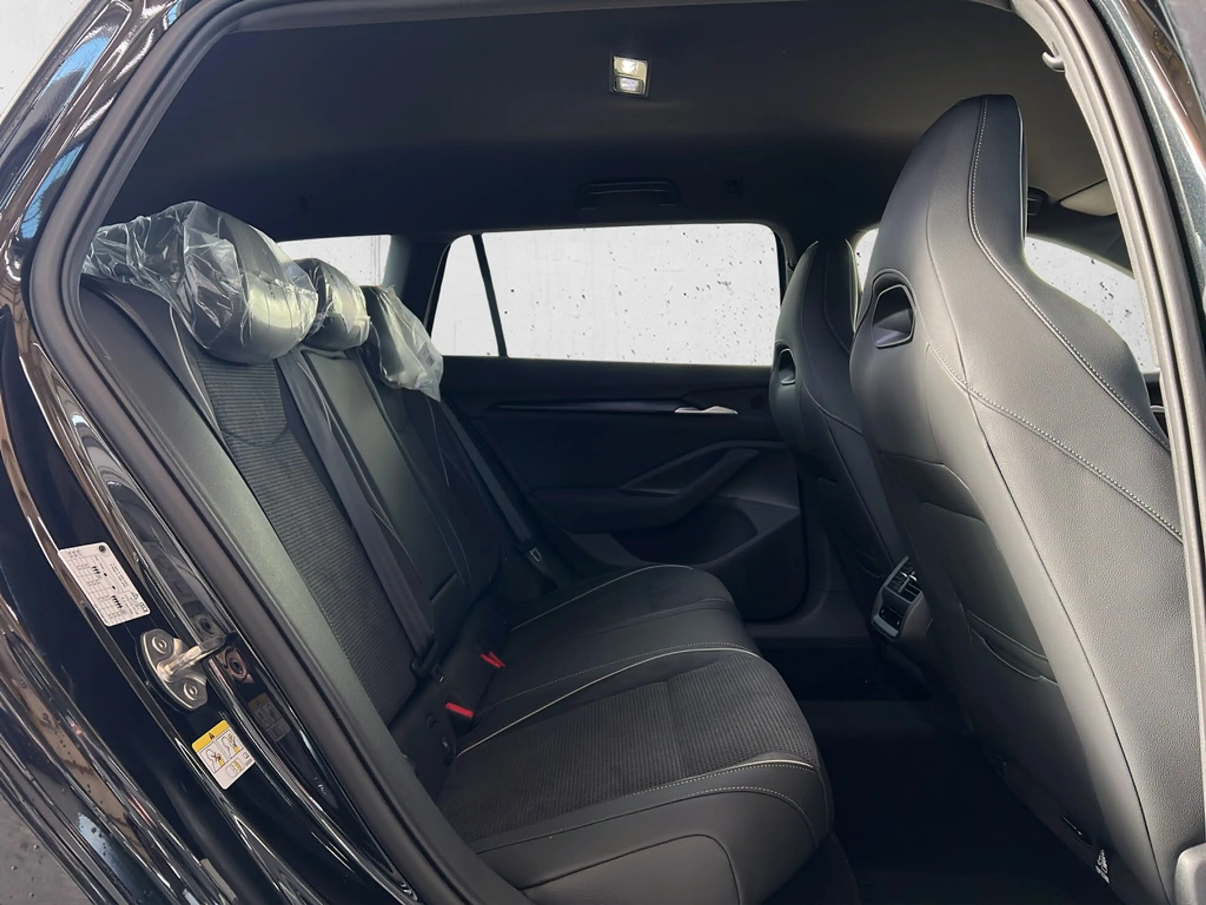 Skoda Superb 2.0 TDI Sportline 4x4 NAVI AHK 360° — photo 12