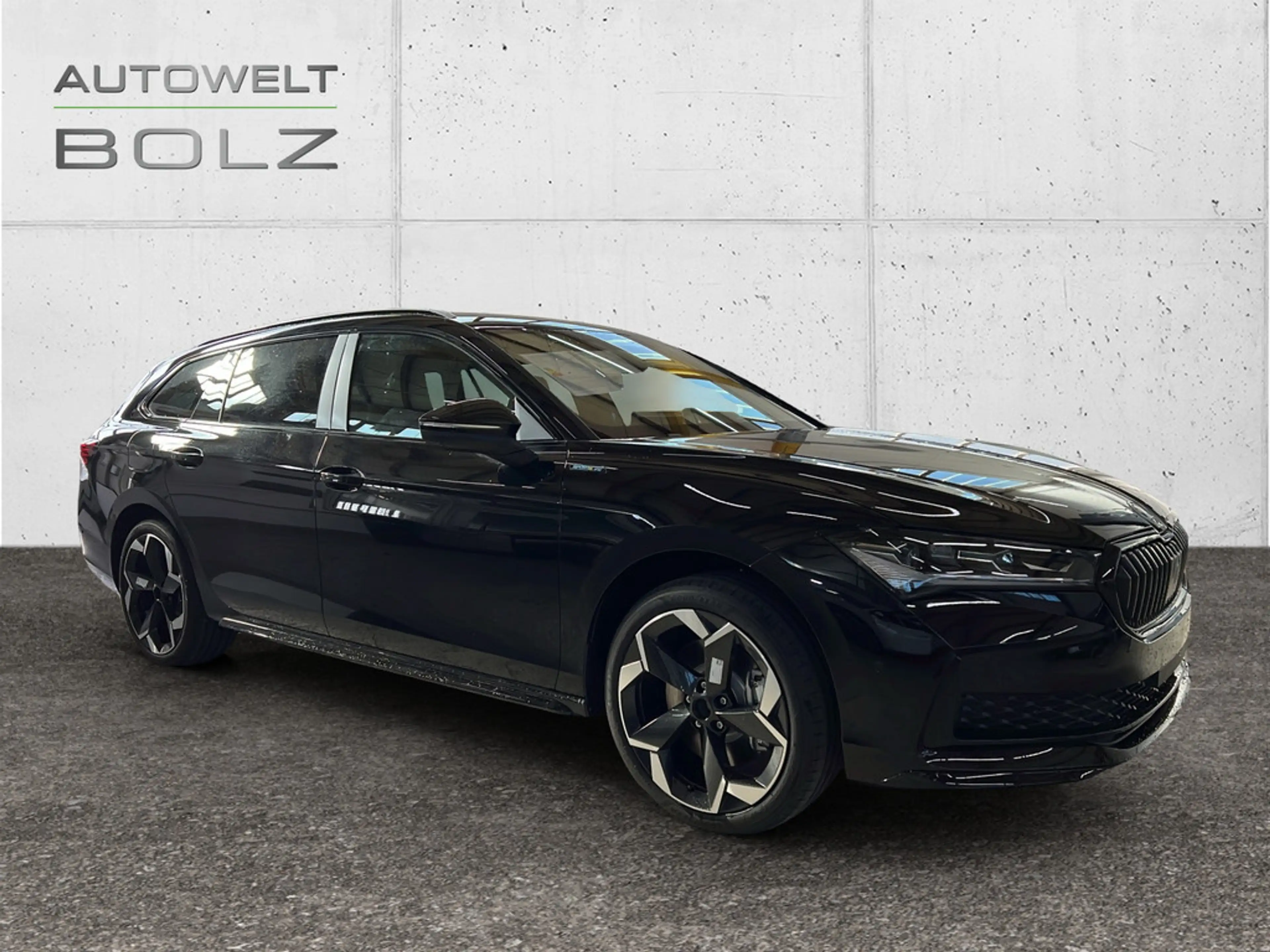 Skoda Superb 2.0 TDI Sportline 4x4 NAVI AHK 360° — photo 4