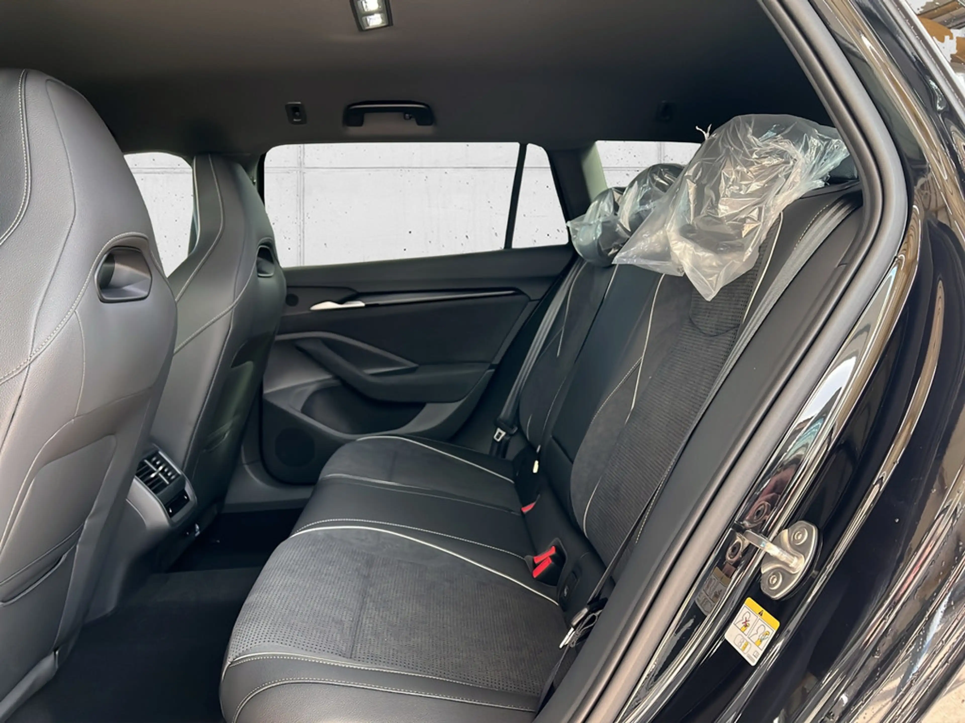 Skoda Superb 2.0 TDI Sportline 4x4 NAVI AHK 360° — photo 11