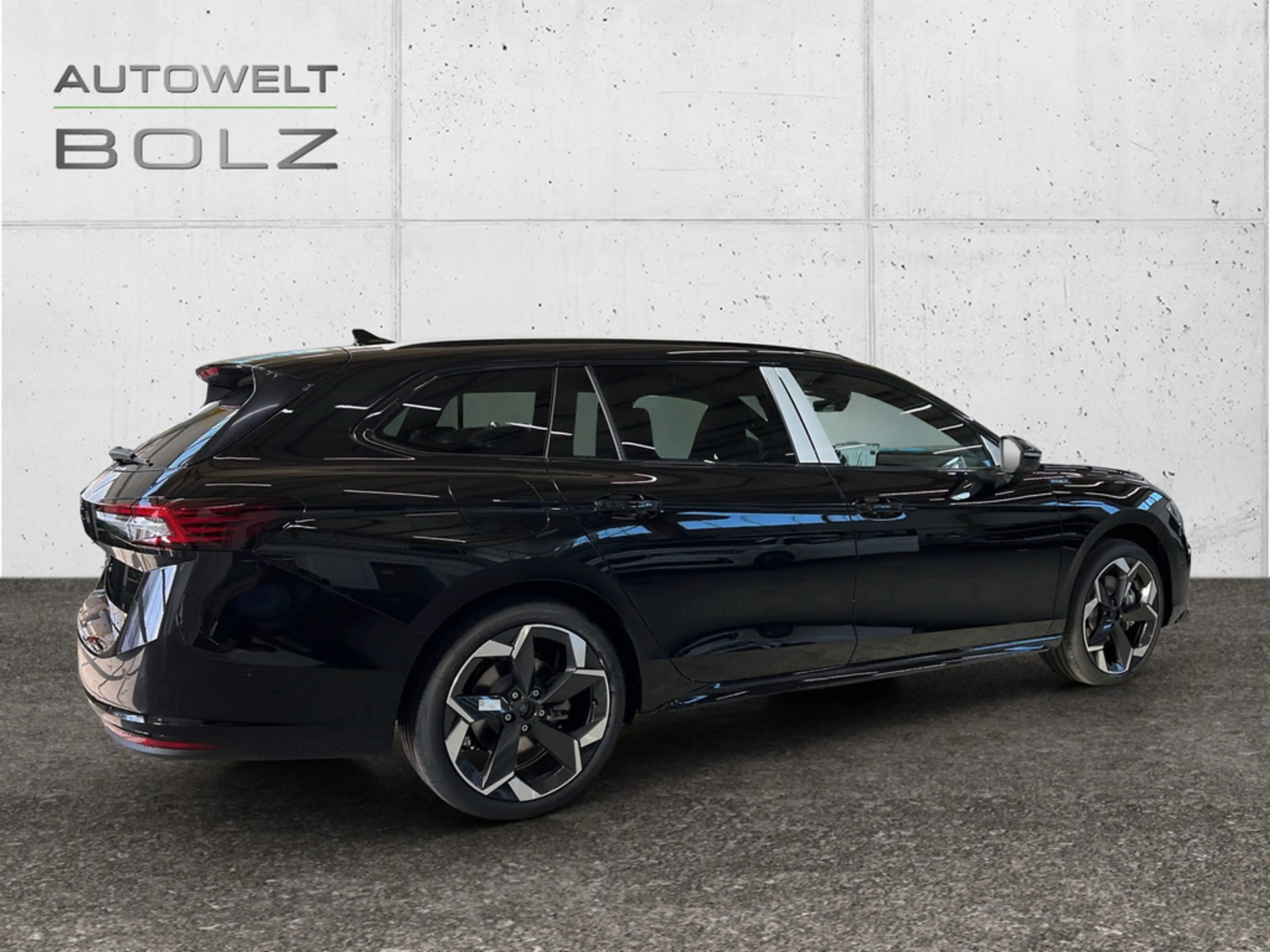Skoda Superb 2.0 TDI Sportline 4x4 NAVI AHK 360° — photo 5