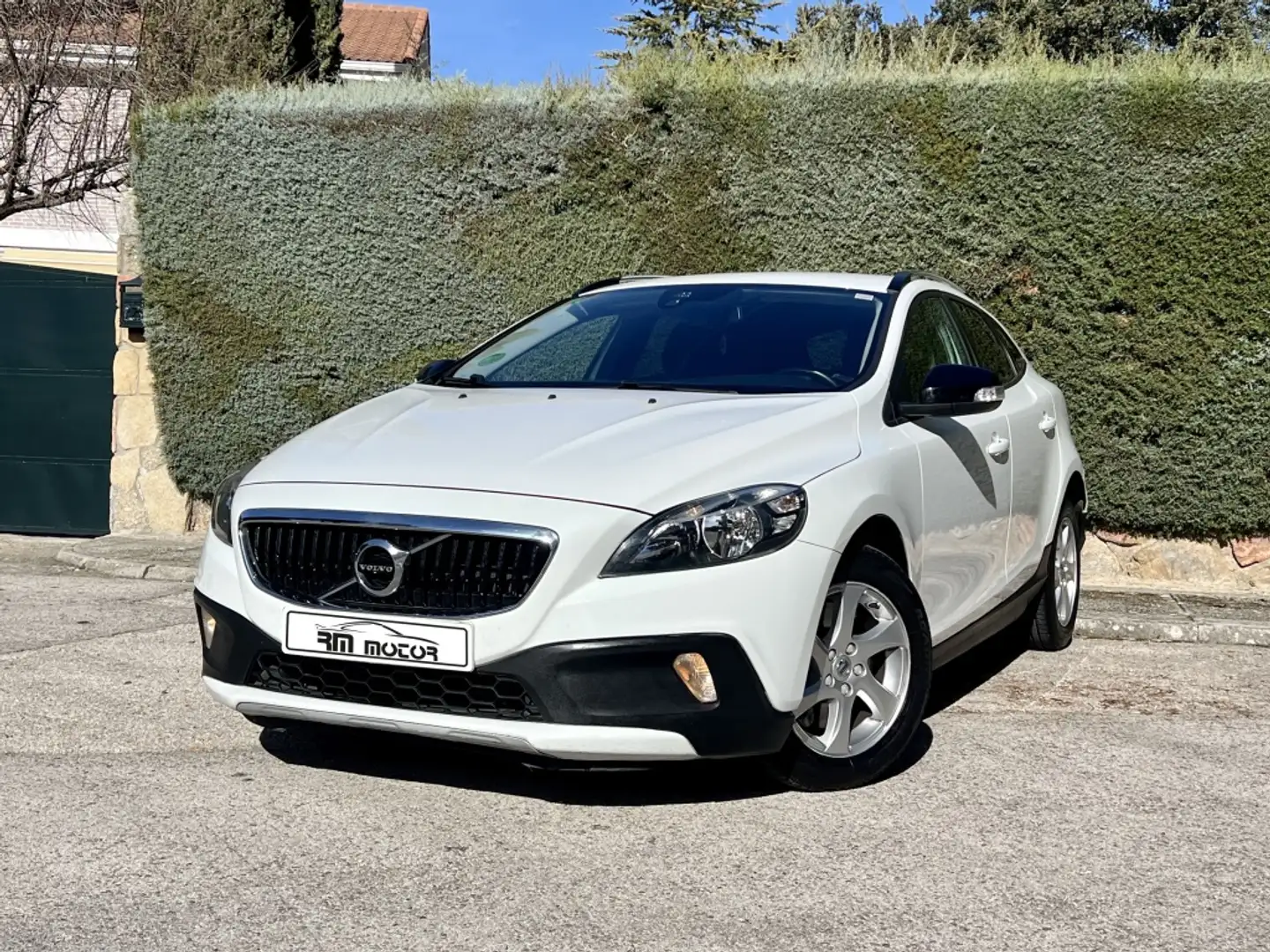 Volvo V40 Cross Country D2 Momentum Aut. 120 Wit - 1