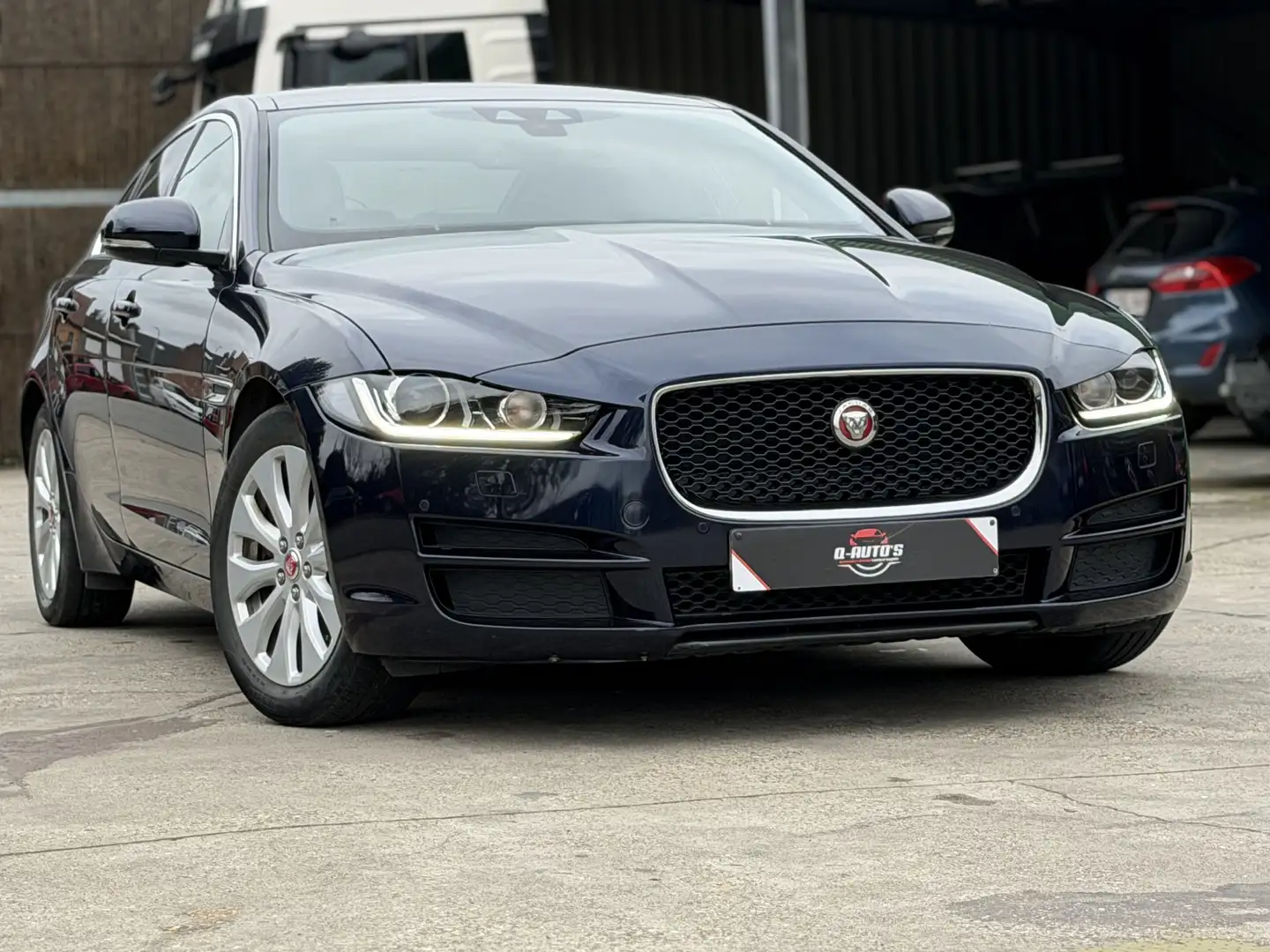 Jaguar XE Performance Aut. Prestige-Navi-Leder-Cam-Pano Blau - 2