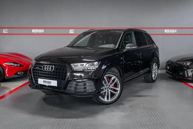 Audi Q7 view 2