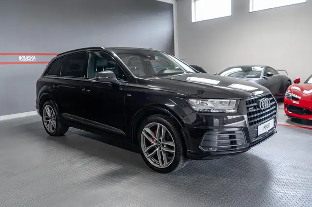 Audi Q7 view 6