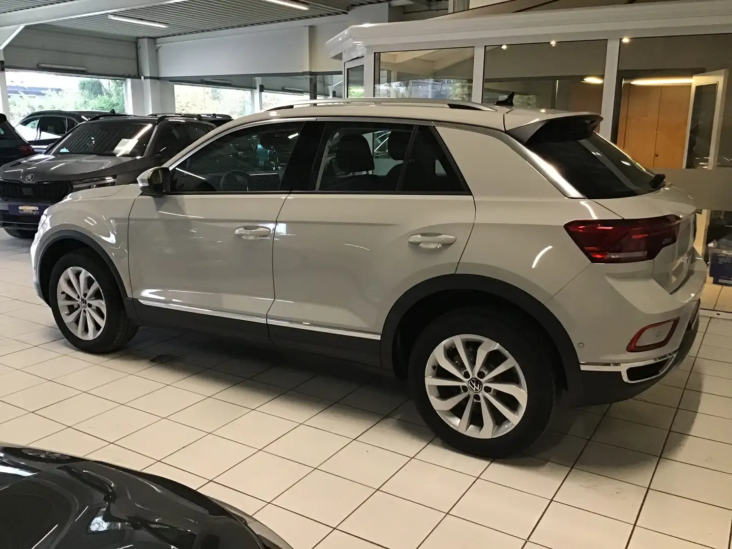 Volkswagen T-Roc 1.5 TSI AUTOMAAT BJ08/2024 13KM CAMERA AIRCO RADIO Gris - 2