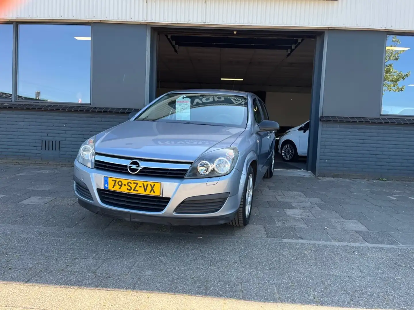Opel Astra 1.4 EDITION Gris - 2