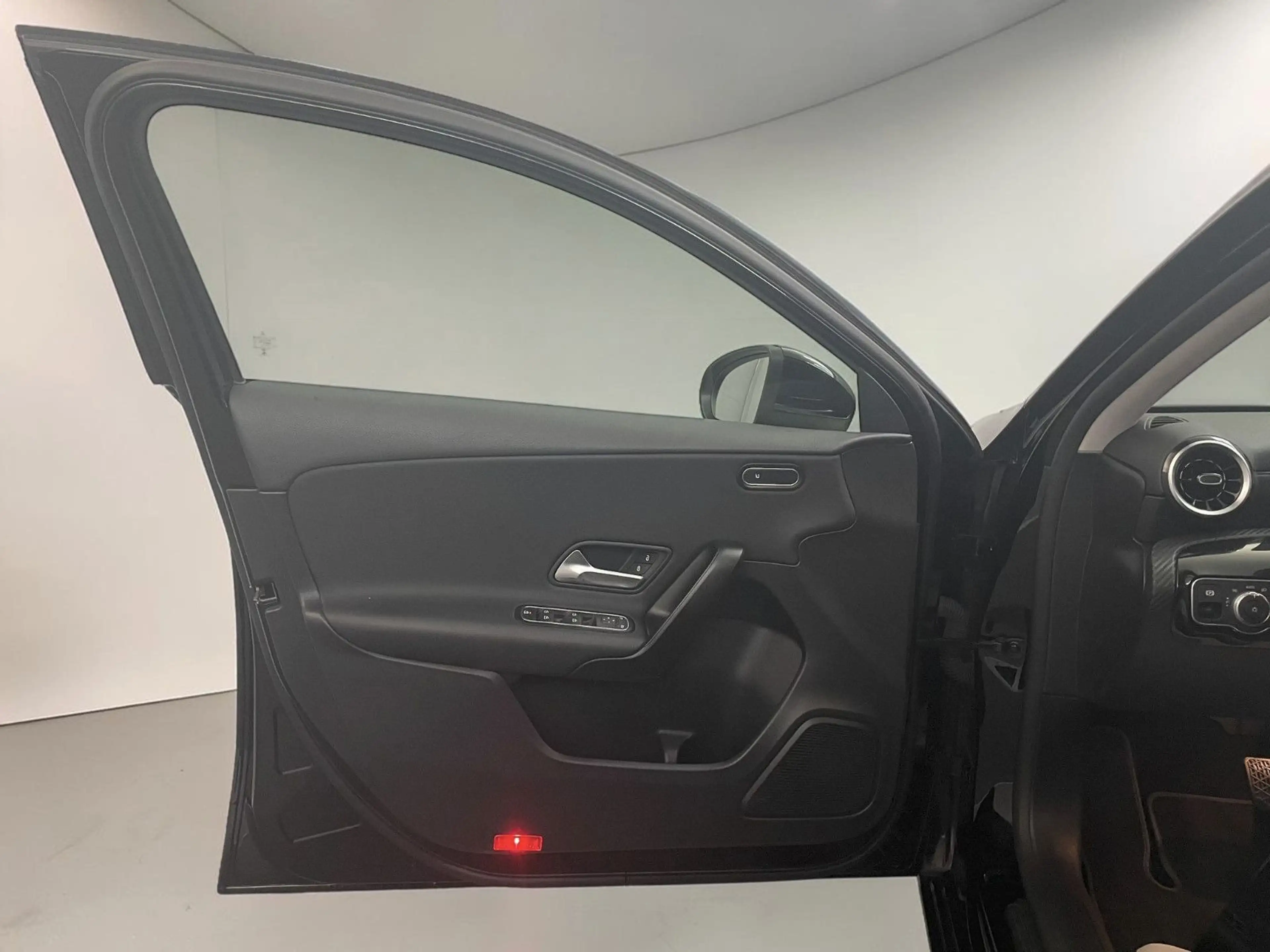 Mercedes-Benz A 180 d LED*WIDE*T-LEDER*1-HAND*MBUX*RÜCKKAM — photo 8