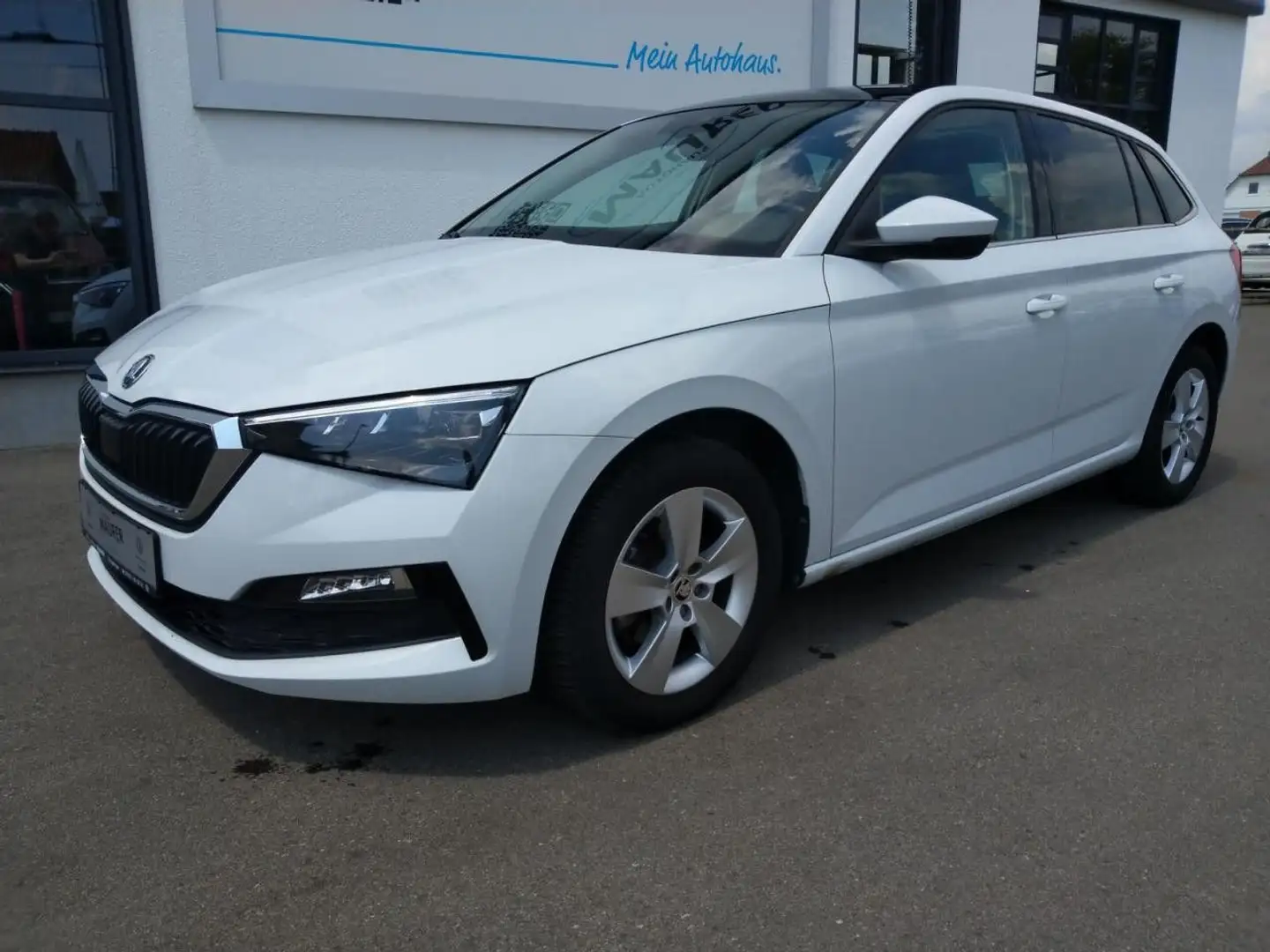 Skoda Scala 1,5 TSI Style Panorama LED App Sitzheizung Weiß - 2
