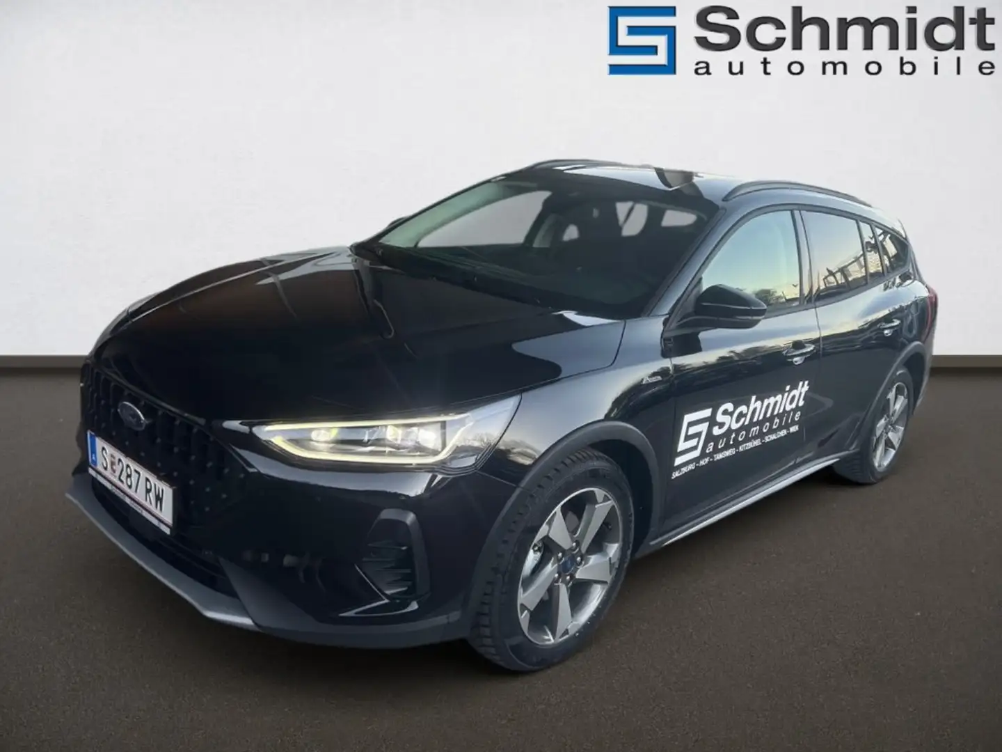Ford Focus Turnier Active 1,5L Eblue 115PS A FWD Schwarz - 2