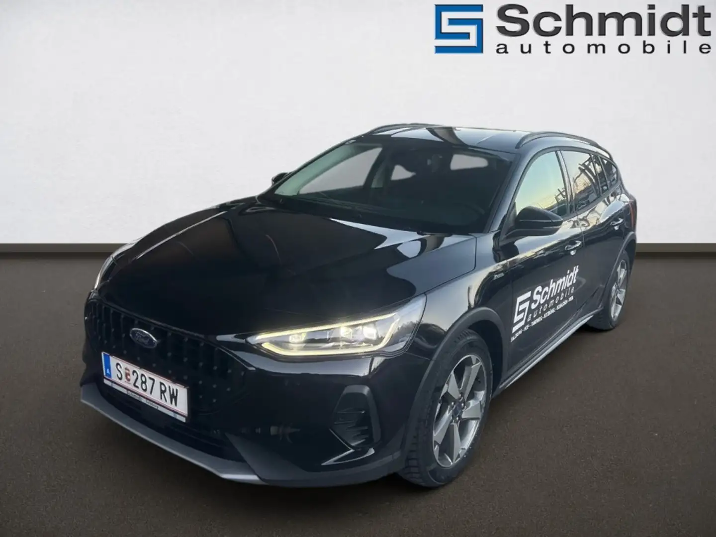 Ford Focus Turnier Active 1,5L Eblue 115PS A FWD Schwarz - 1