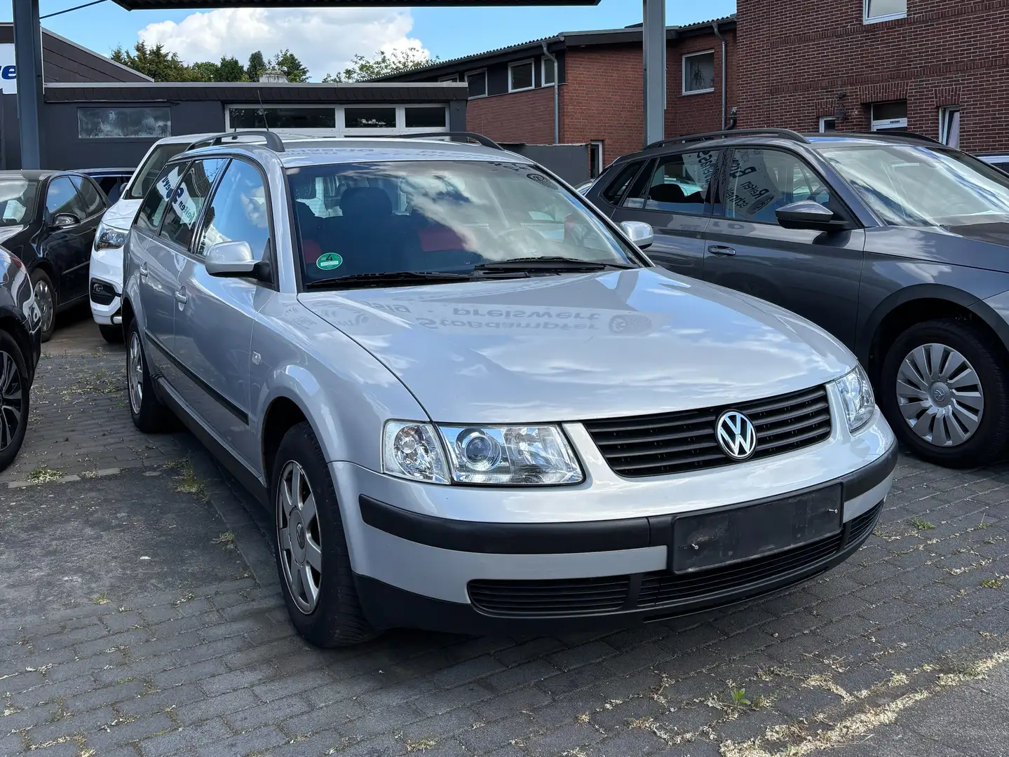 Volkswagen Passat Variant 1.6 Edition Zilver - 1