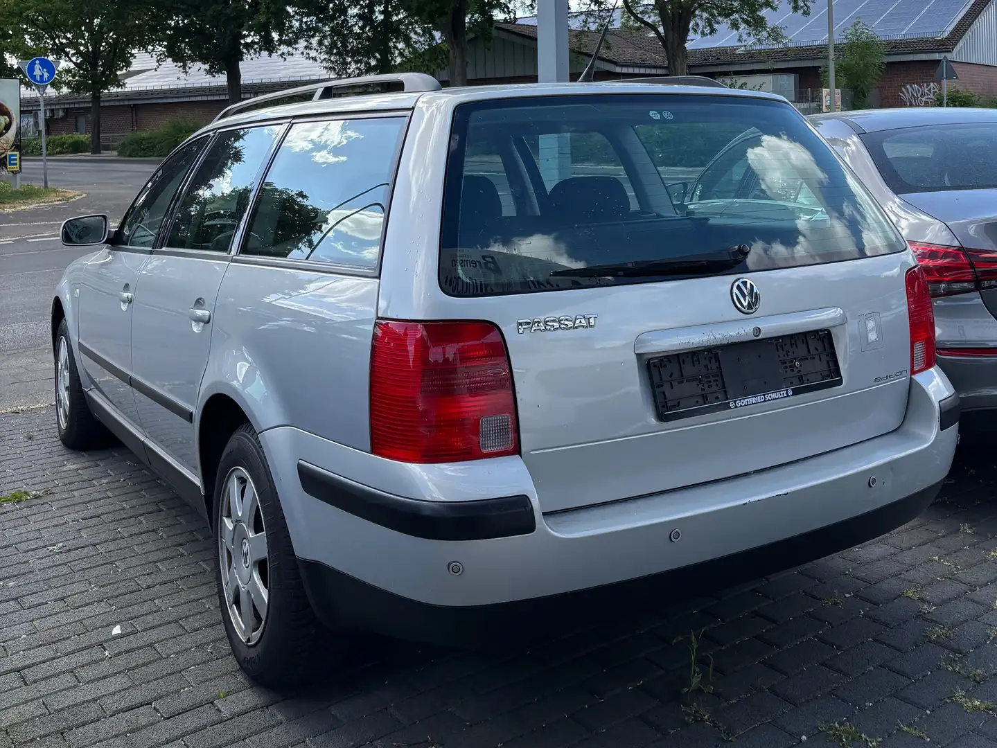 Volkswagen Passat Variant 1.6 Edition Zilver - 2