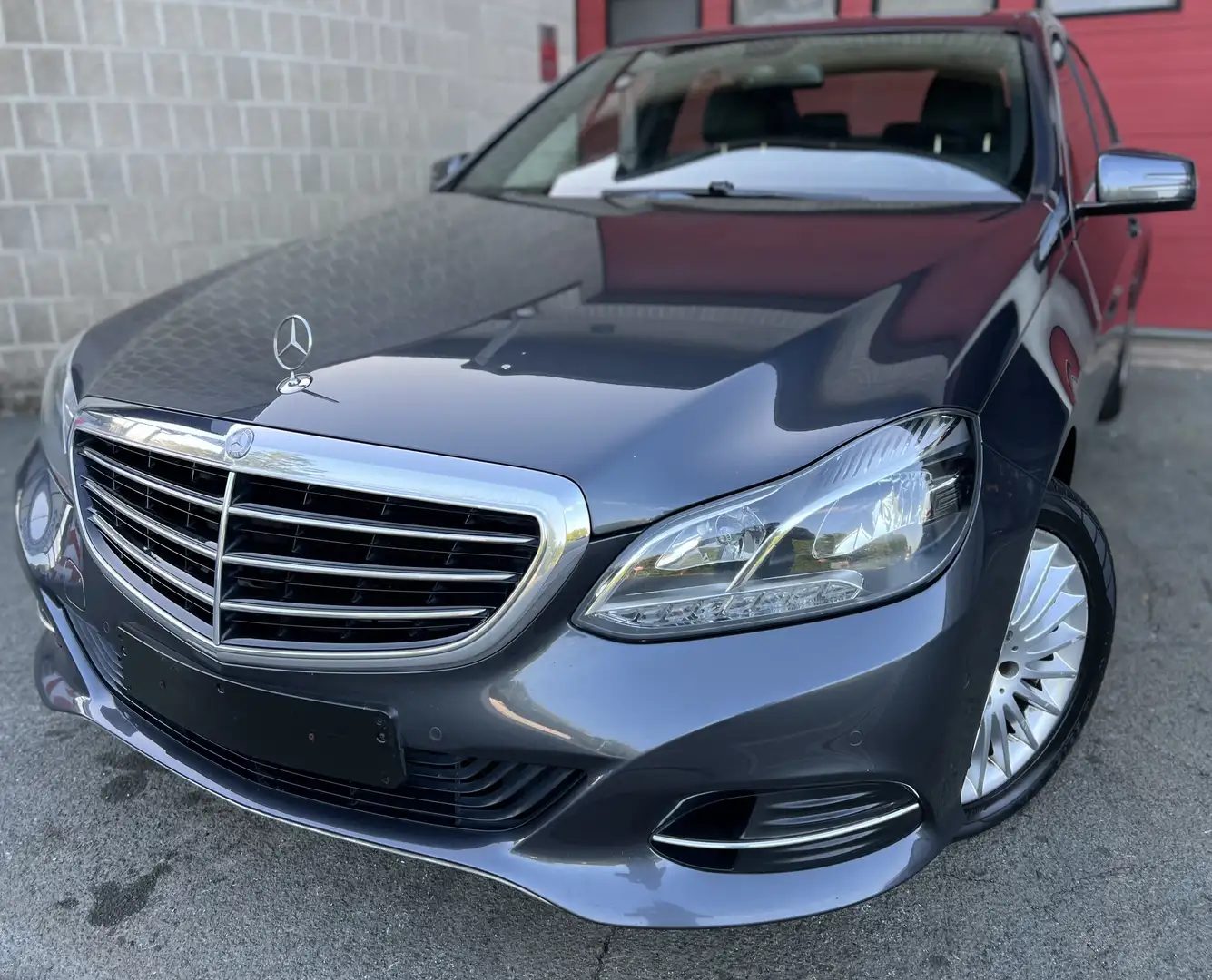 Mercedes-Benz E 220 CDI Avantgarde + NAVI + CUIR + BOITE AUTOMATIQUE Gris - 1