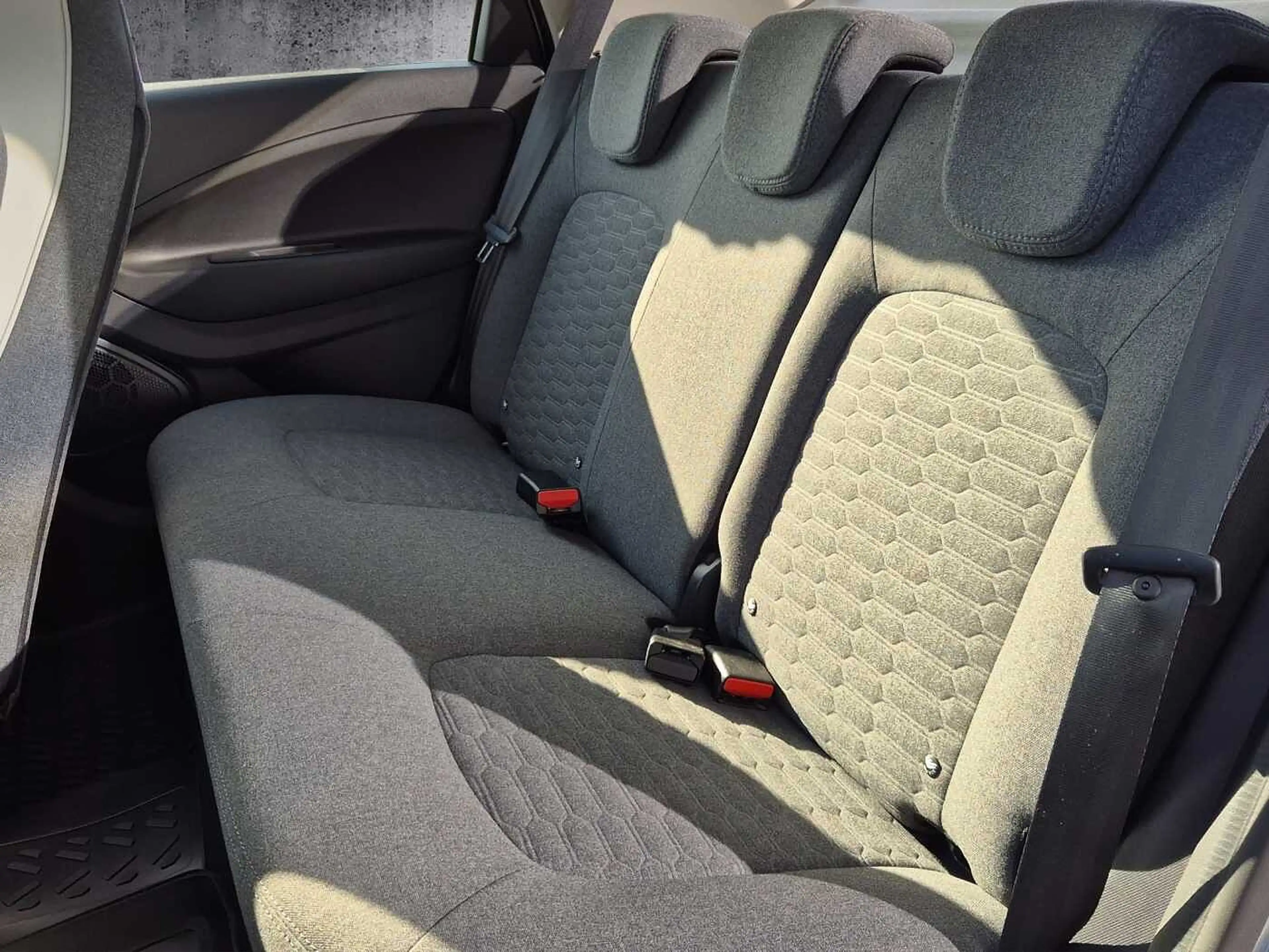 Renault ZOE — photo 13