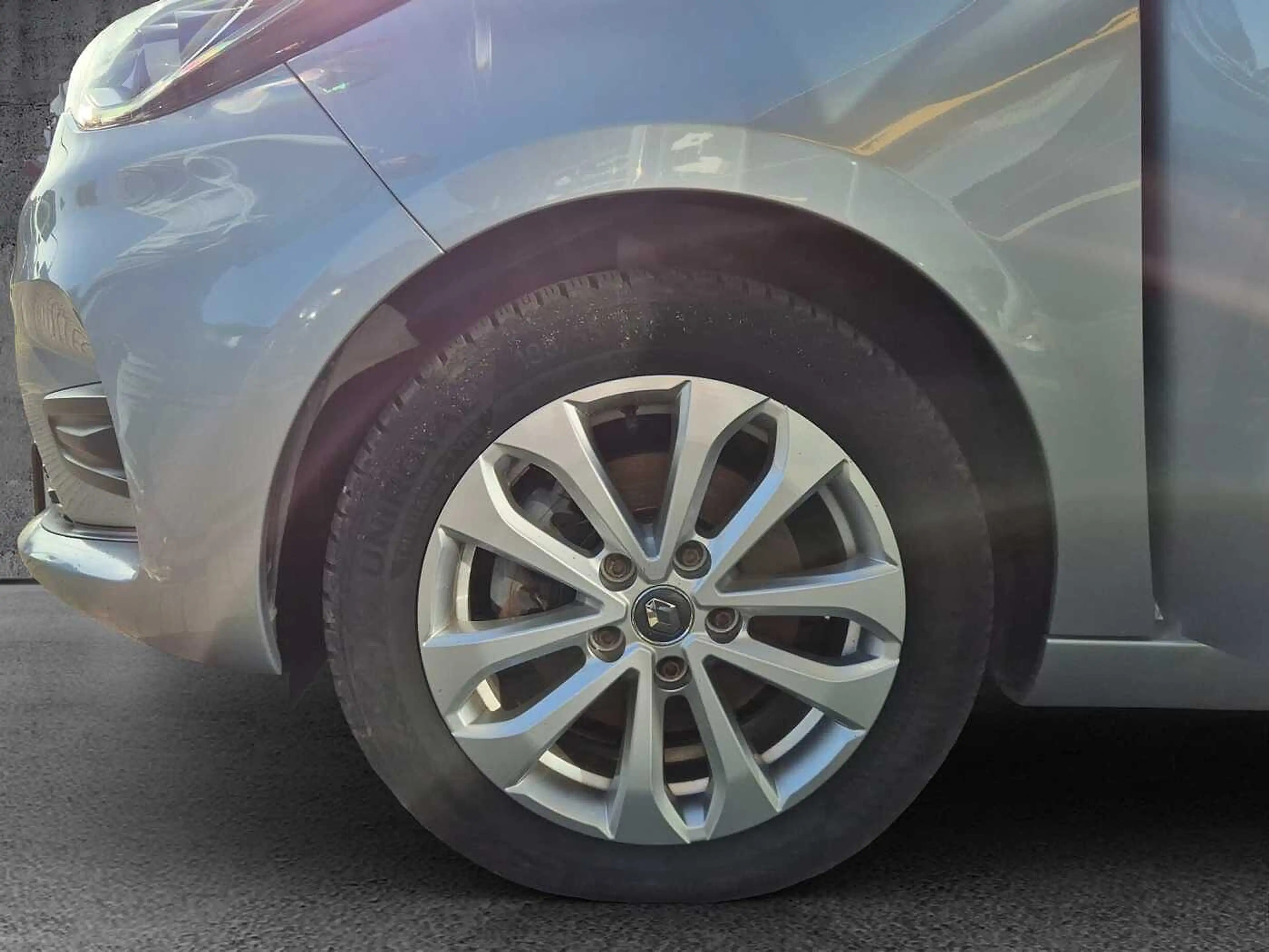 Renault ZOE — photo 10