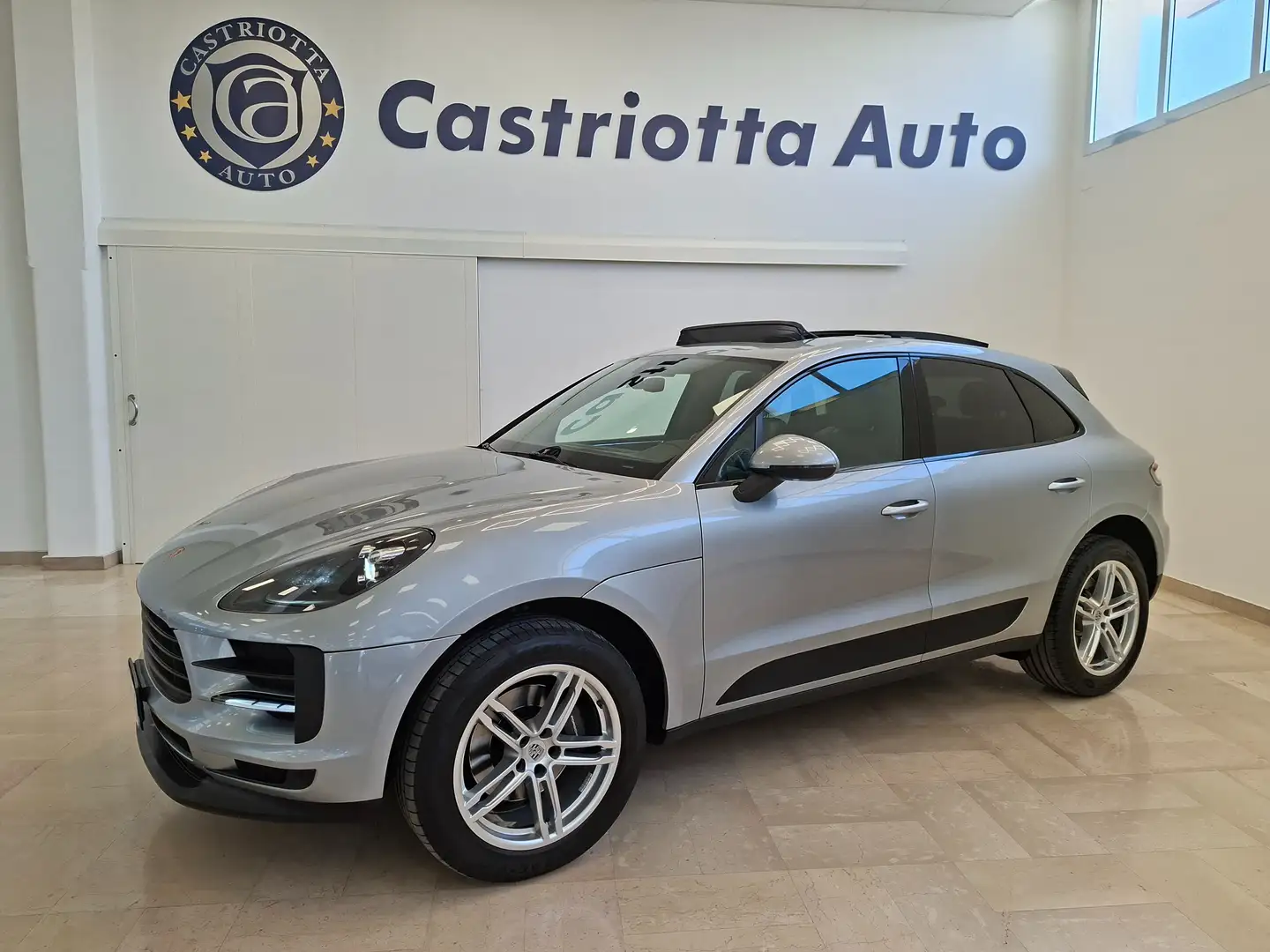 Porsche Macan 2.0 245cv pdk Tagliandata Porsche IVA ESPOSTA Argento - 1