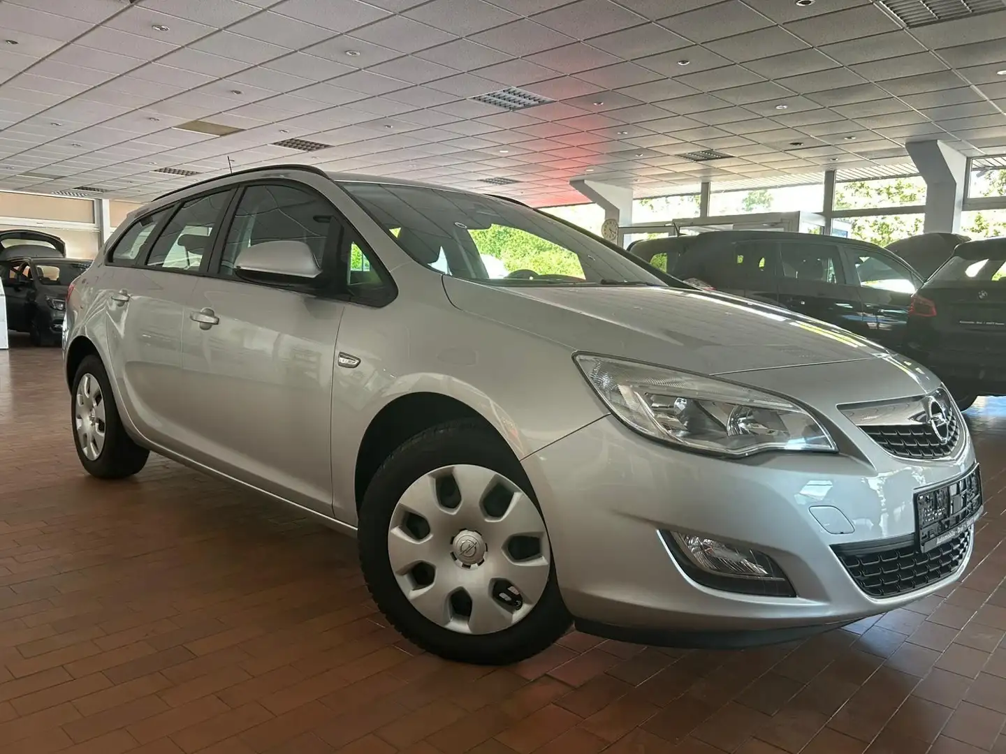 Opel Astra J Sports Tourer Selection Argent - 2