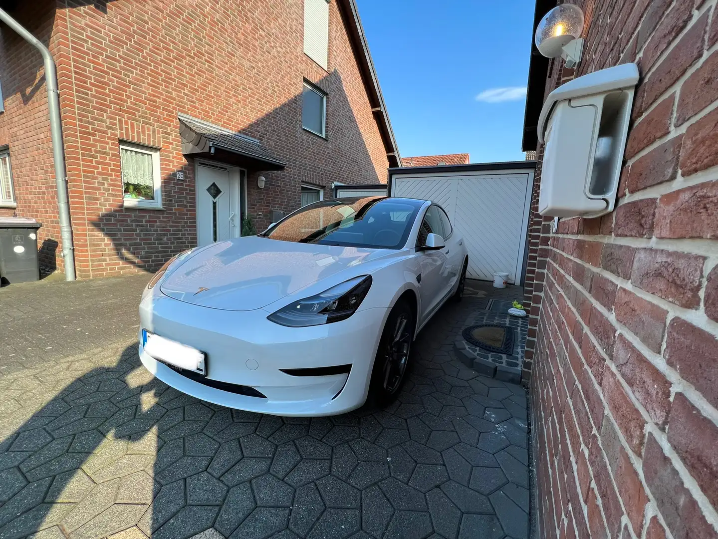Tesla Model 3 Model+3+RWD+Hinterradantrieb AHK Weiß - 1