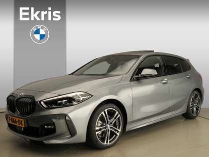 BMW 1 Serie 5-deurs 118i M-Sportpakket / LED / Navigat