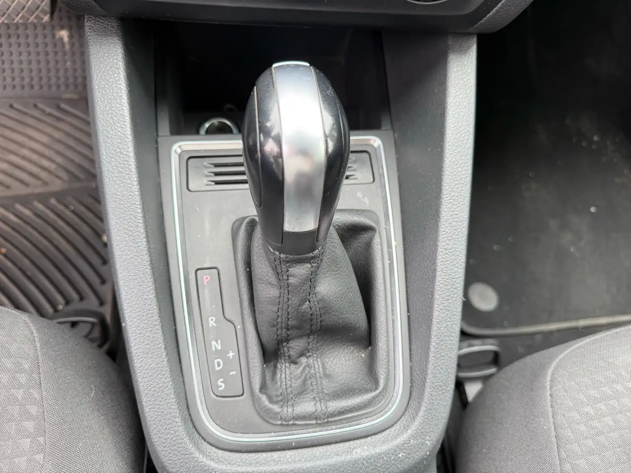 Volkswagen Jetta снимка Volkswagen Jetta