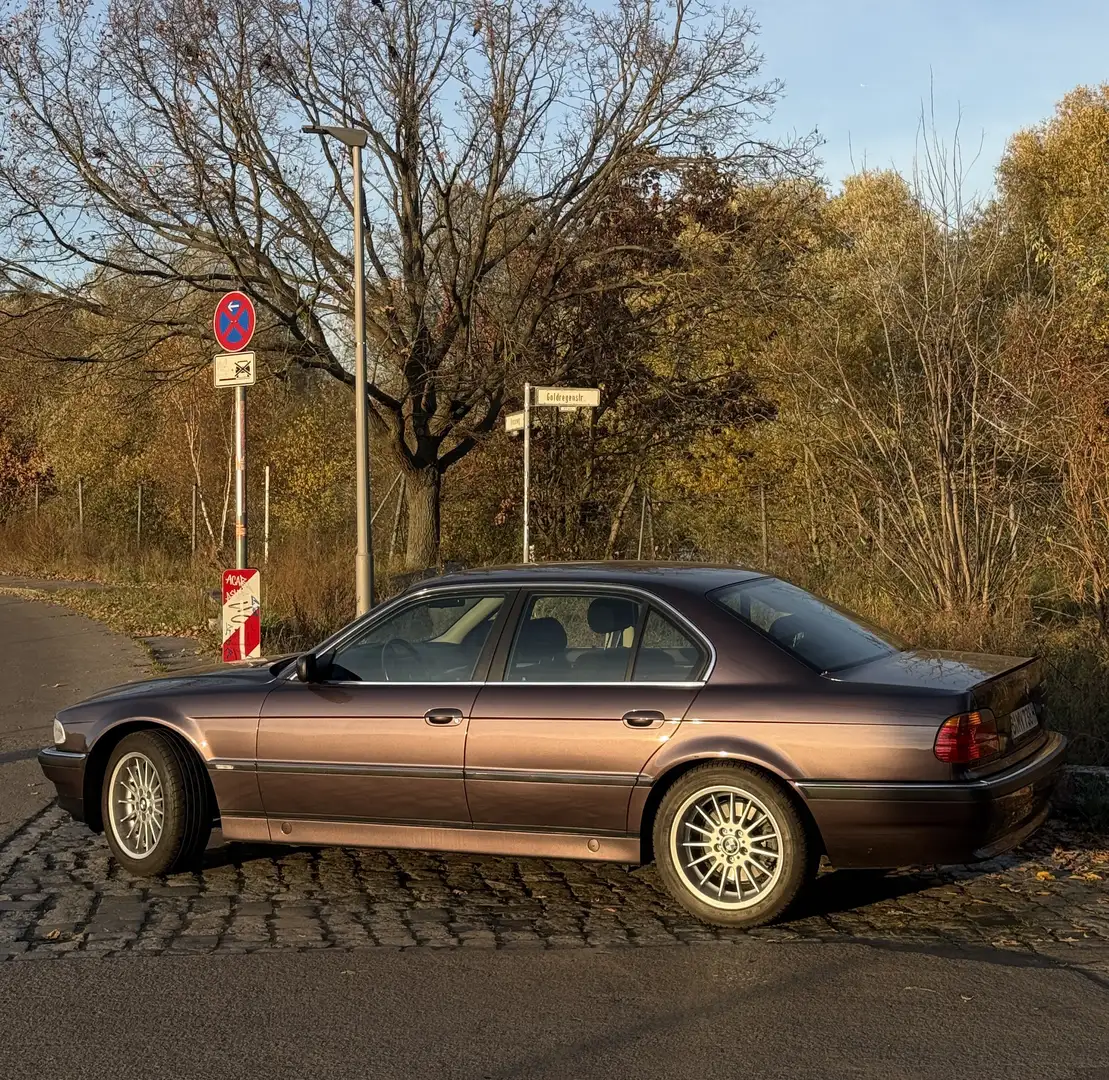 BMW 730 730i V8 - 2