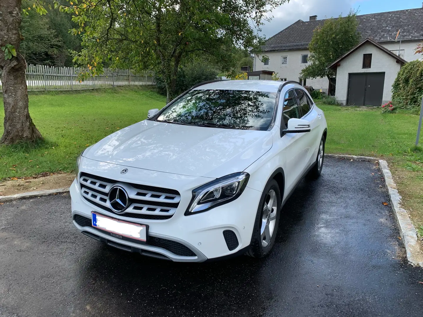 Mercedes-Benz GLA 200 d 4Matic 7G-DCT Urban - 2