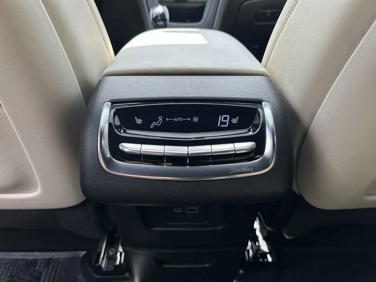 Cadillac XT6 снимка Cadillac XT6
