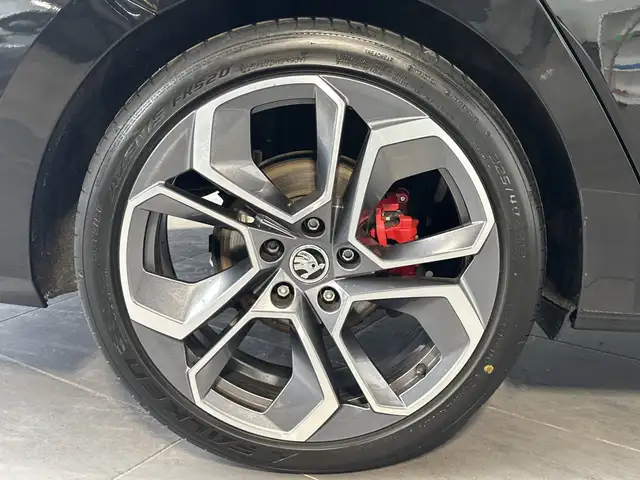 Skoda Octavia view 3