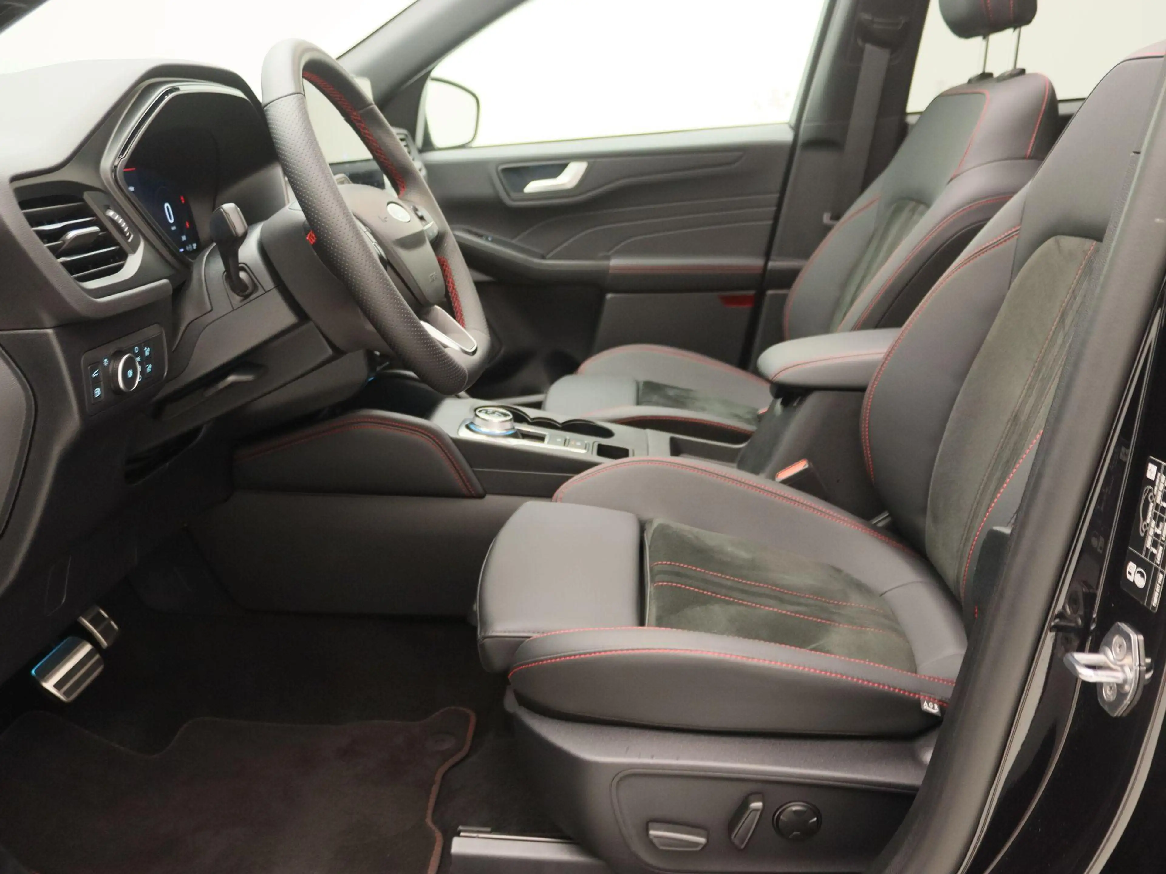 Ford Kuga 2.5 PHEV ST-Line X — photo 12