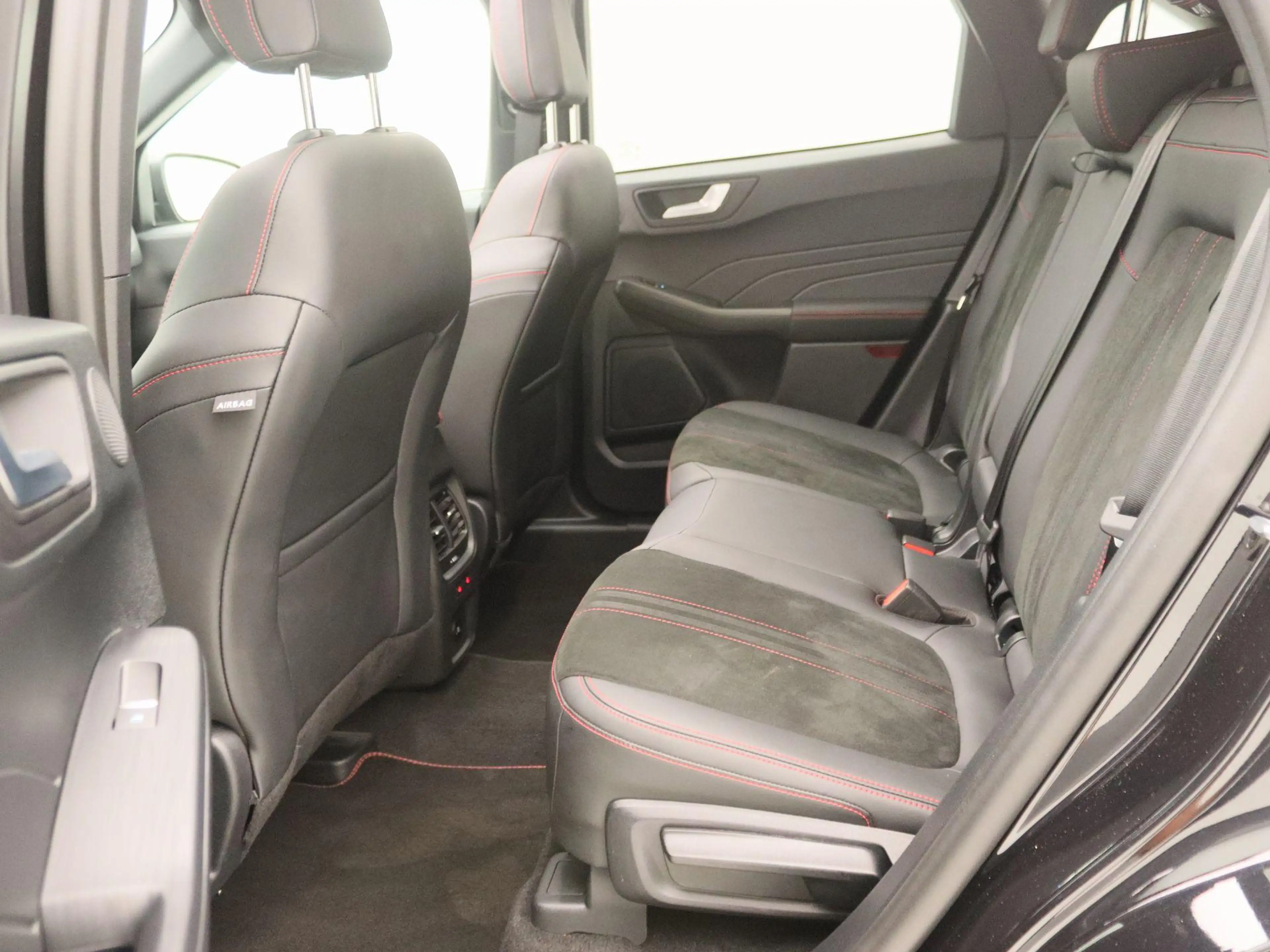 Ford Kuga 2.5 PHEV ST-Line X — photo 14