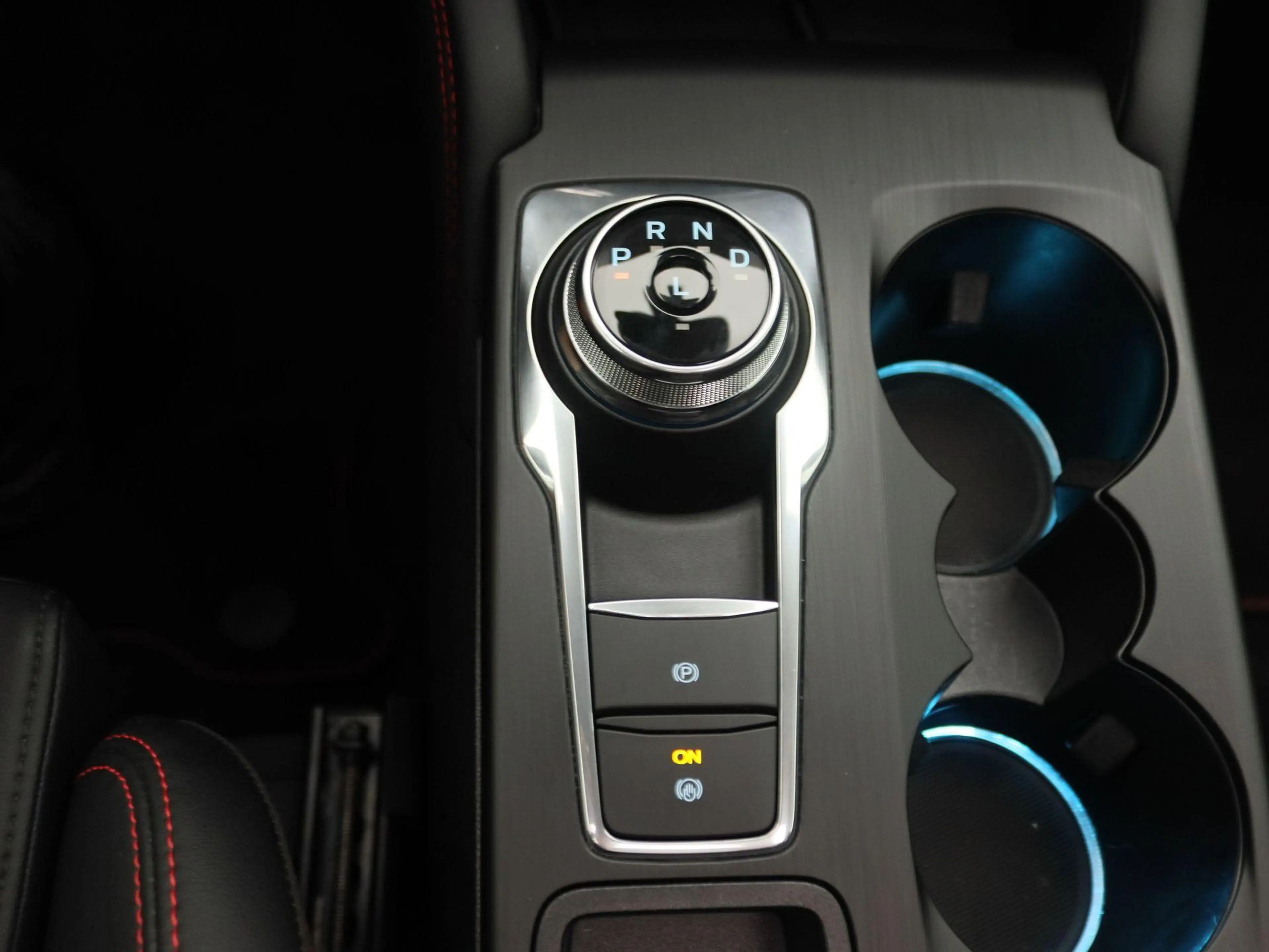 Ford Kuga 2.5 PHEV ST-Line X — photo 11