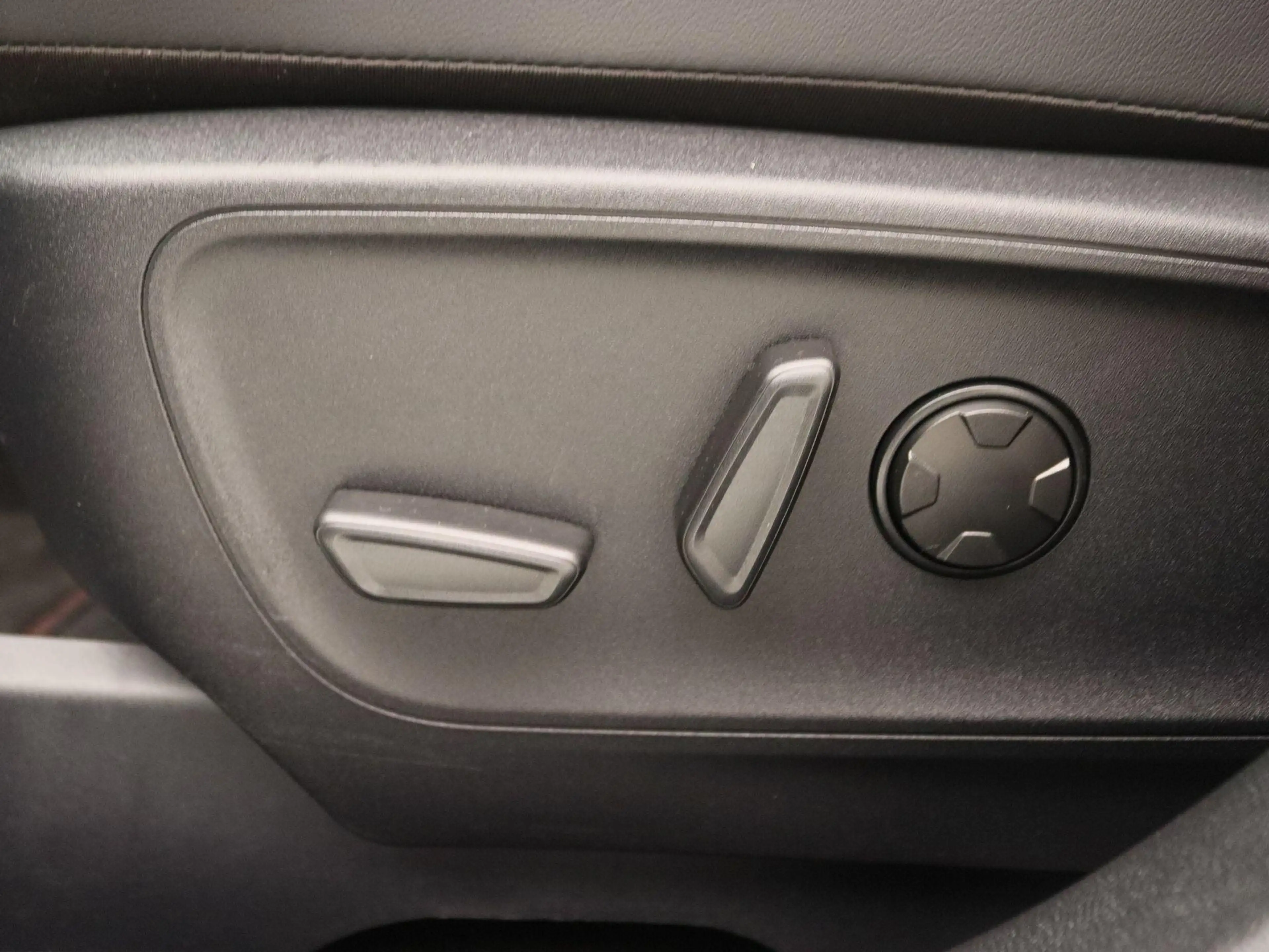 Ford Kuga 2.5 PHEV ST-Line X — photo 13