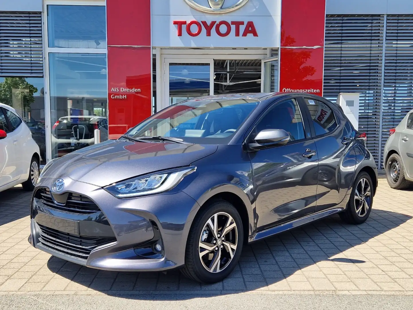 Toyota Yaris 1,5L Hybrid Team D Comfort-Paket Grijs - 2