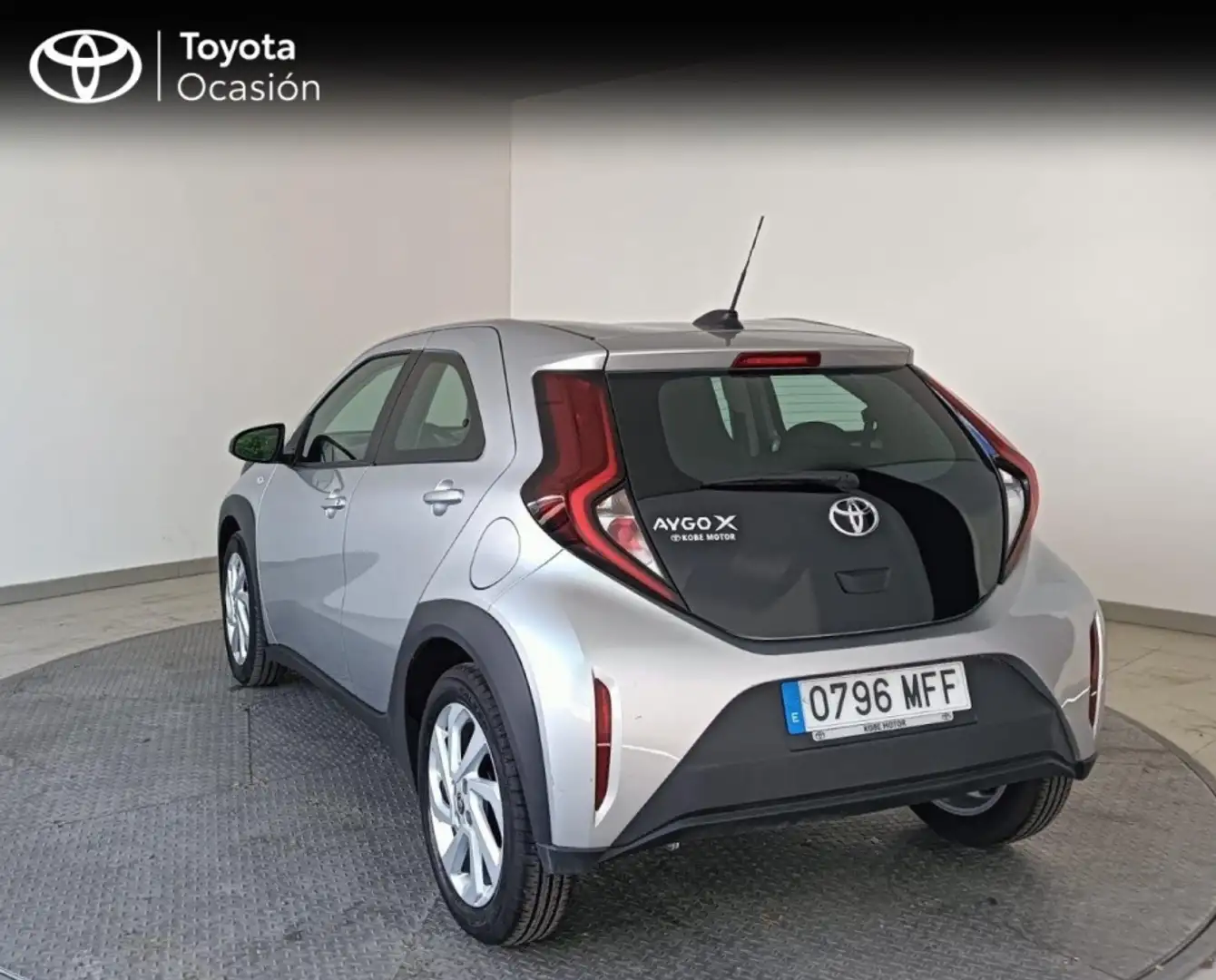 Toyota Aygo X 1.0 VVT-I PLAY 72 5PT Gris - 2