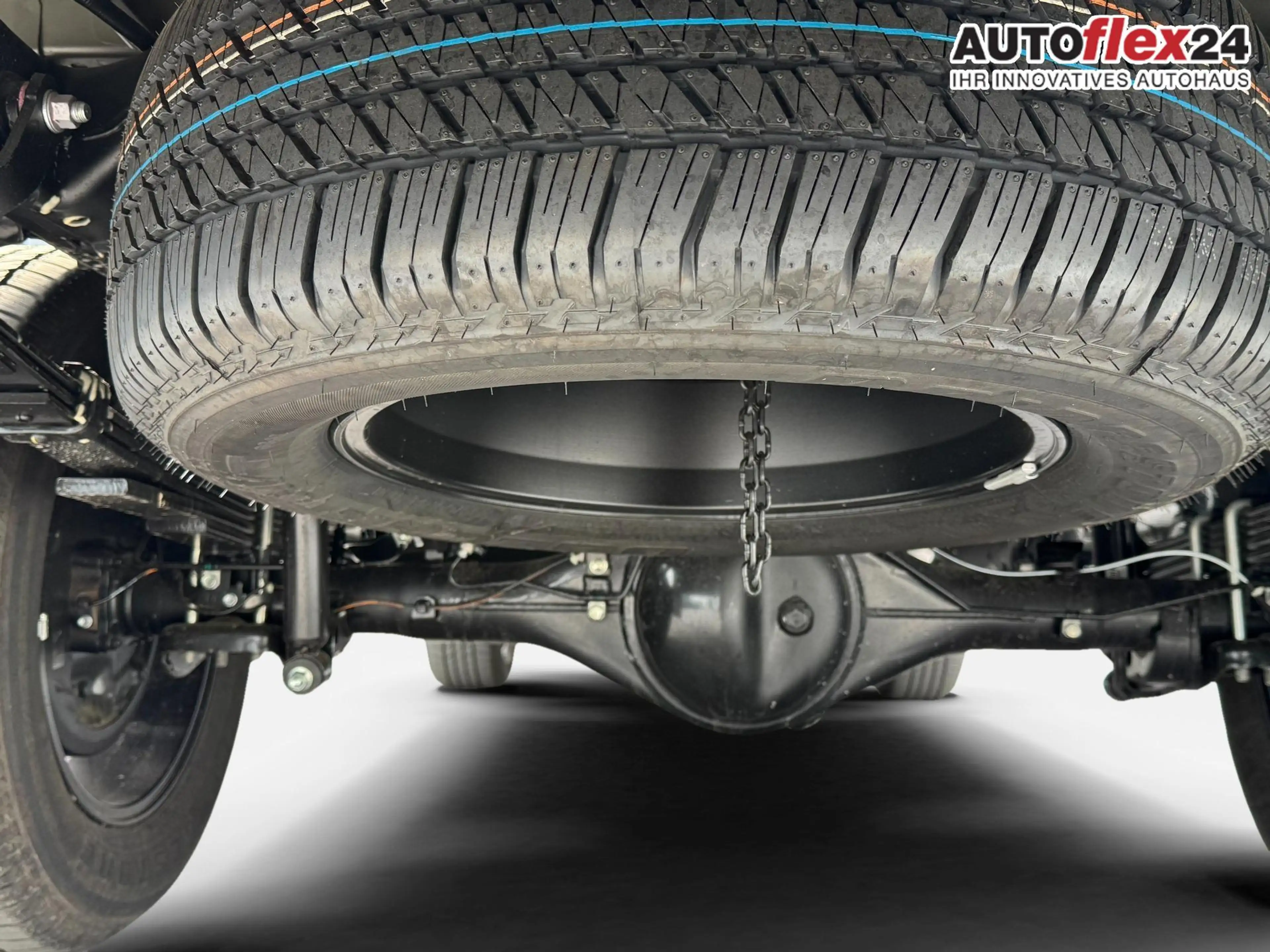 Toyota Hilux INVINCIBLE Double Cab 4x4 Leder AHK 360° JBL So... — photo 12