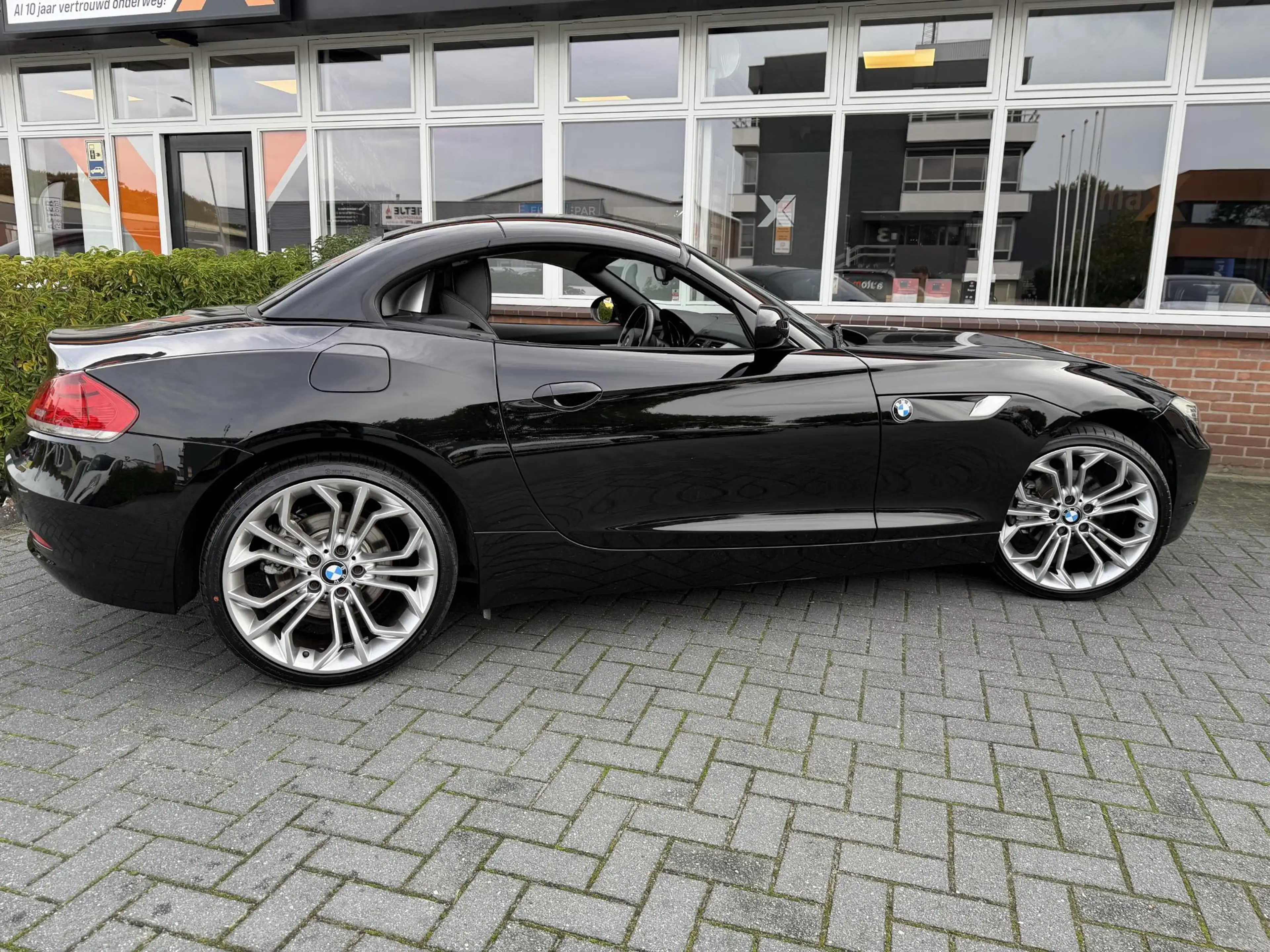 BMW Z4 Roadster sDrive20i — photo 26