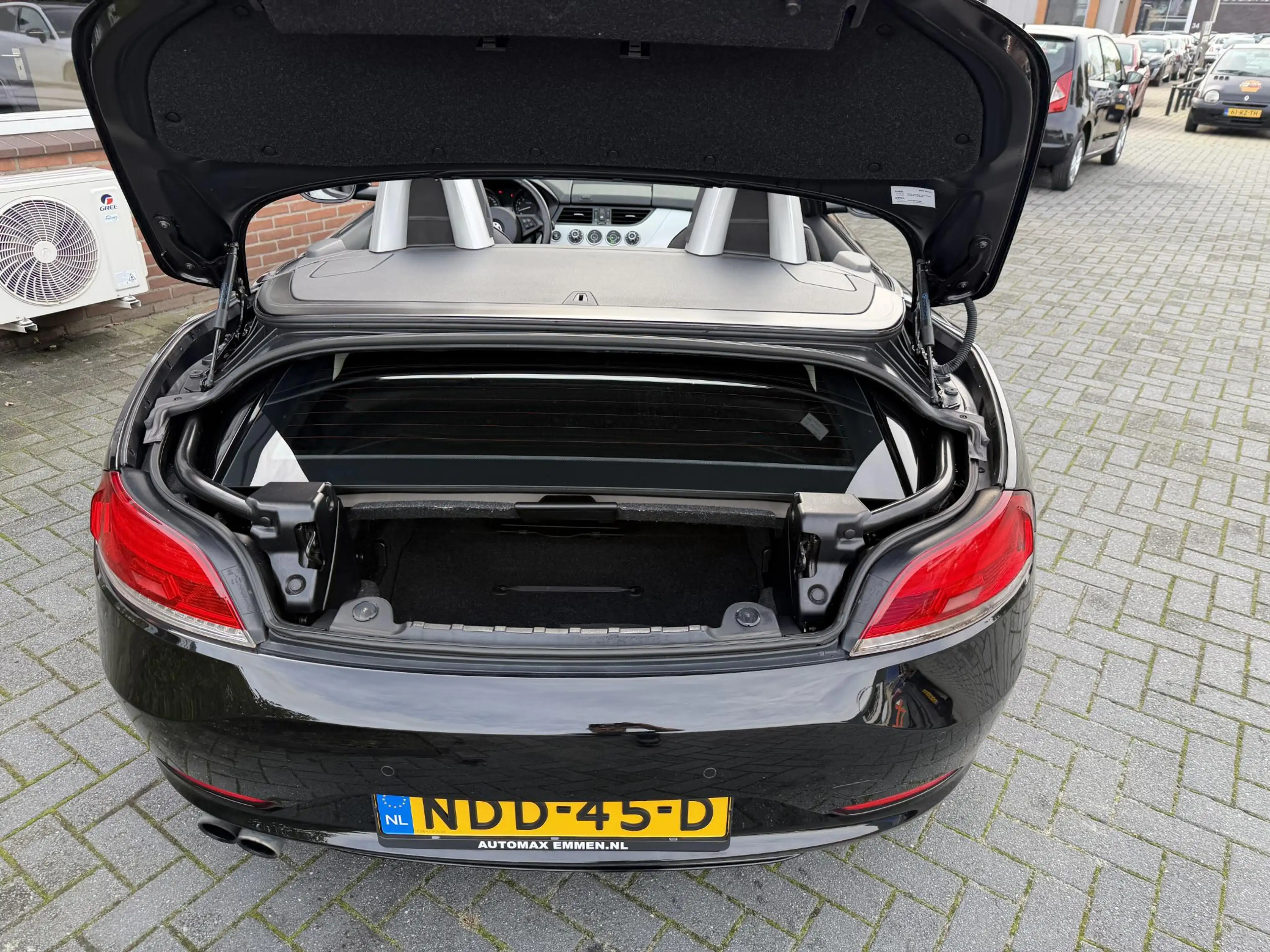 BMW Z4 Roadster sDrive20i — photo 21