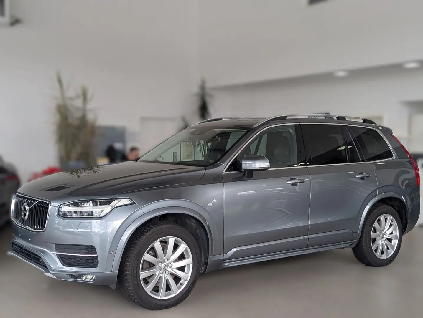Volvo XC90 Momentum AWD Aut /7Sitzer /Pano /Leder/AHK Grau - 1