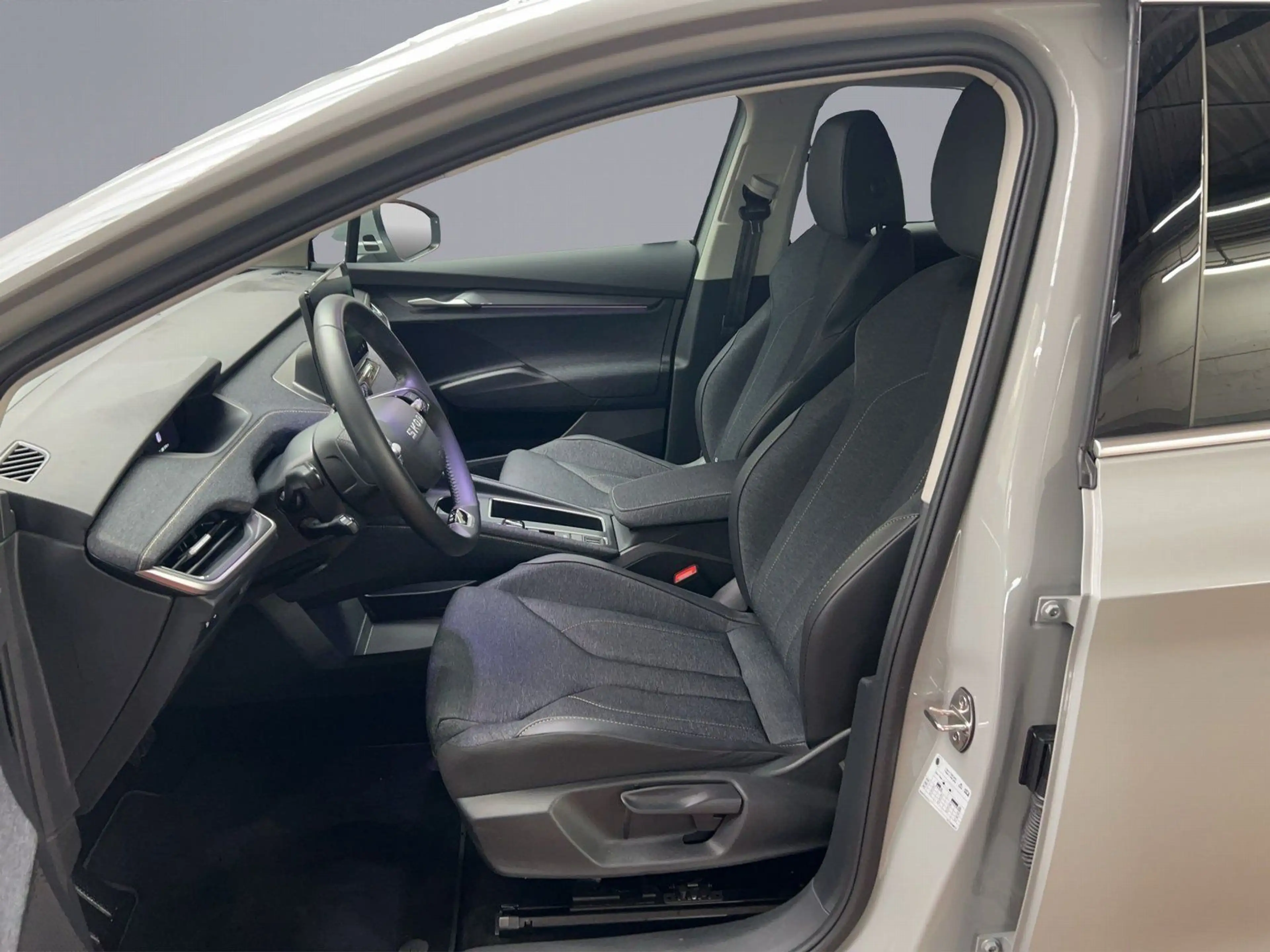 Skoda Elroq 85 Loft 286 PS Wärmepumpe AHK LED NAVI ACC — photo 5