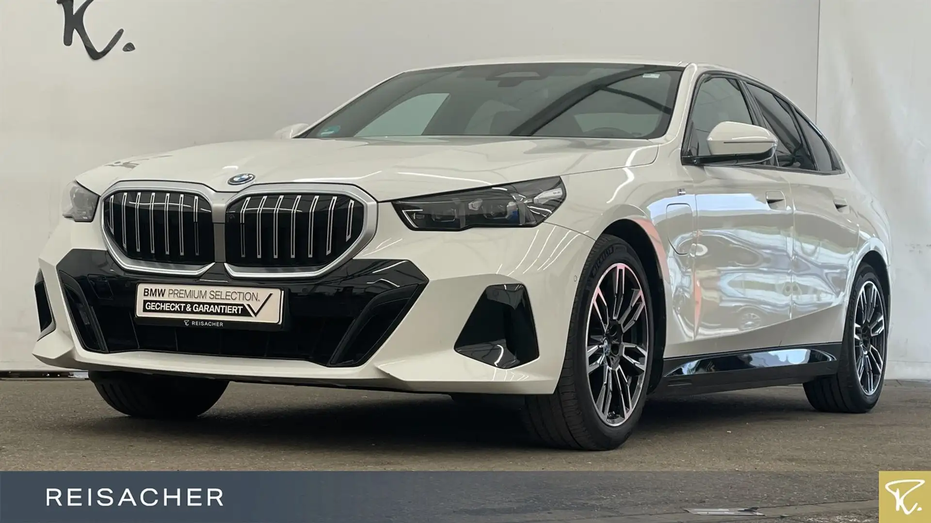 BMW 550 e A xDrive Lim M-Sport,AHK,DAProf,Autom Weiß - 1