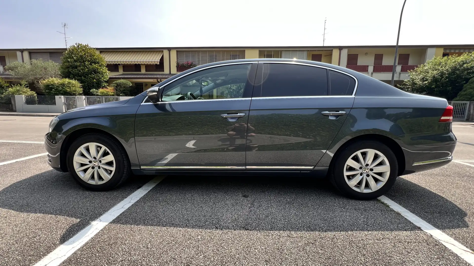 Volkswagen Passat 2.0 TDI BlueMotion Technology Comfortline - 2