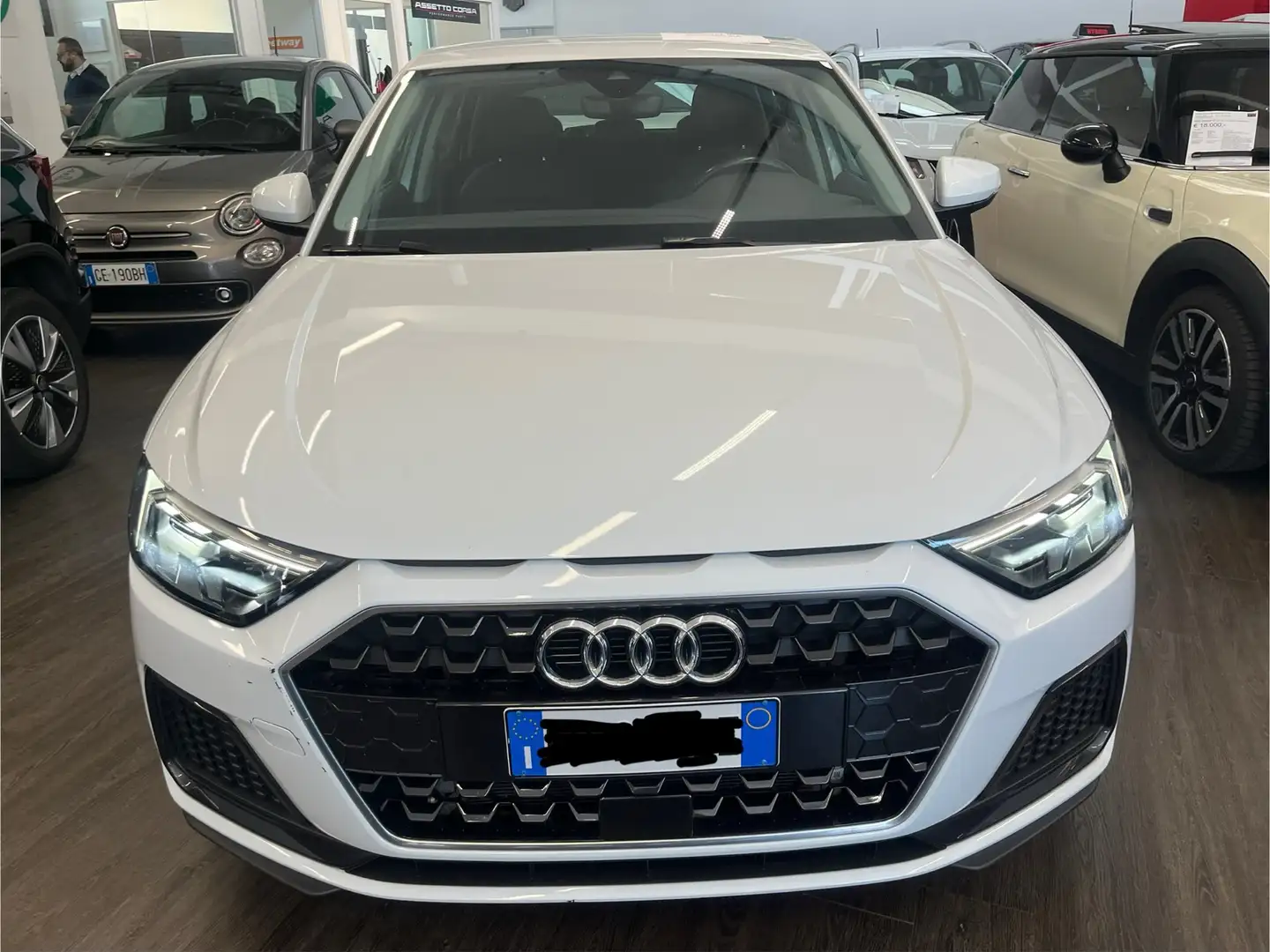 Audi A1 A1 Spb 30 1.0 tfsi Identity Black 110cv s-tronic Bianco - 2