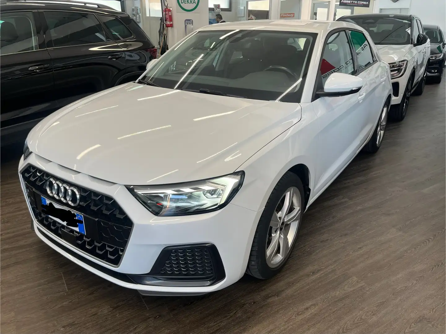 Audi A1 A1 Spb 30 1.0 tfsi Identity Black 110cv s-tronic Bianco - 1