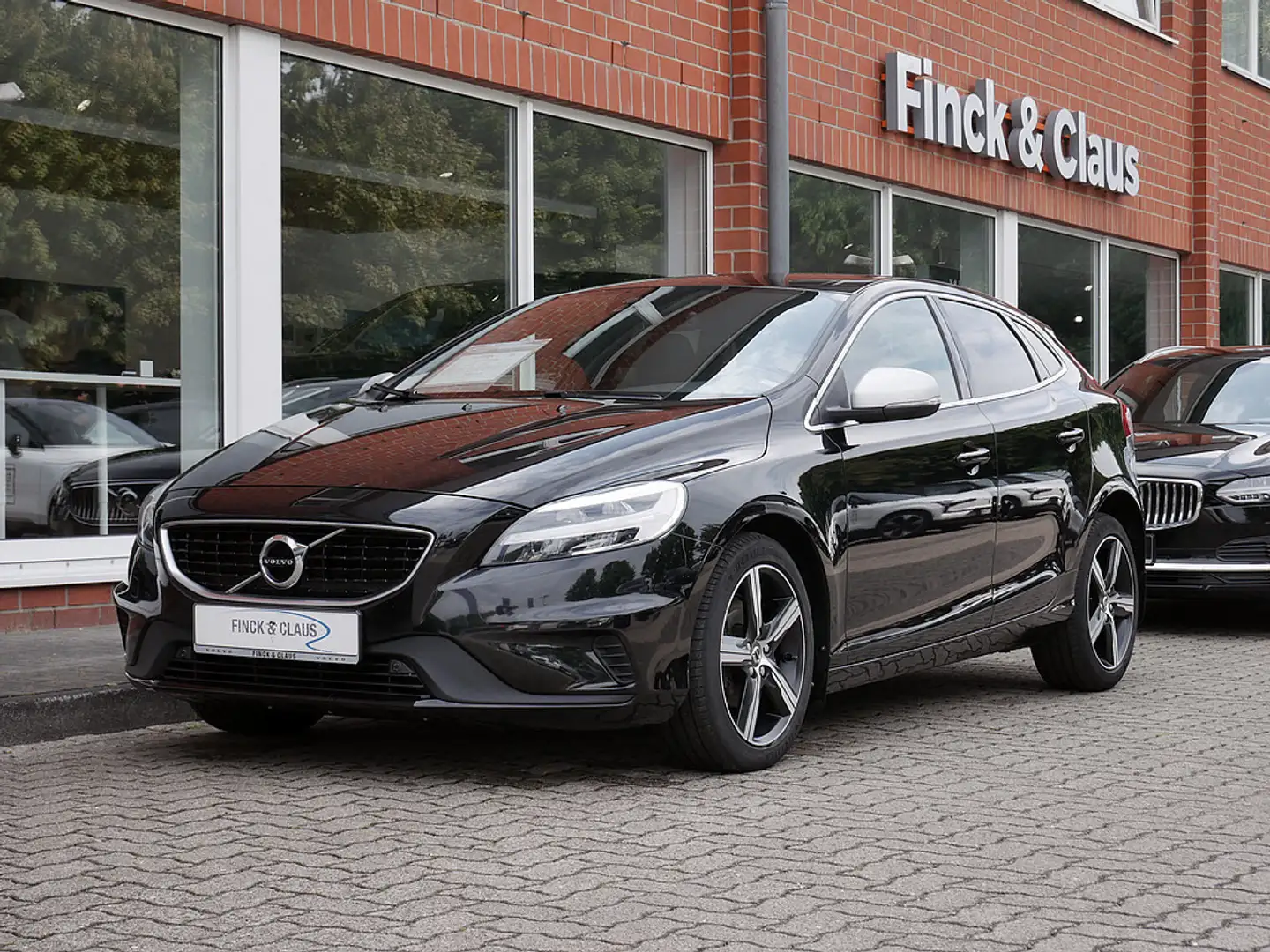 Volvo V40 D2 R-Design Noir - 1